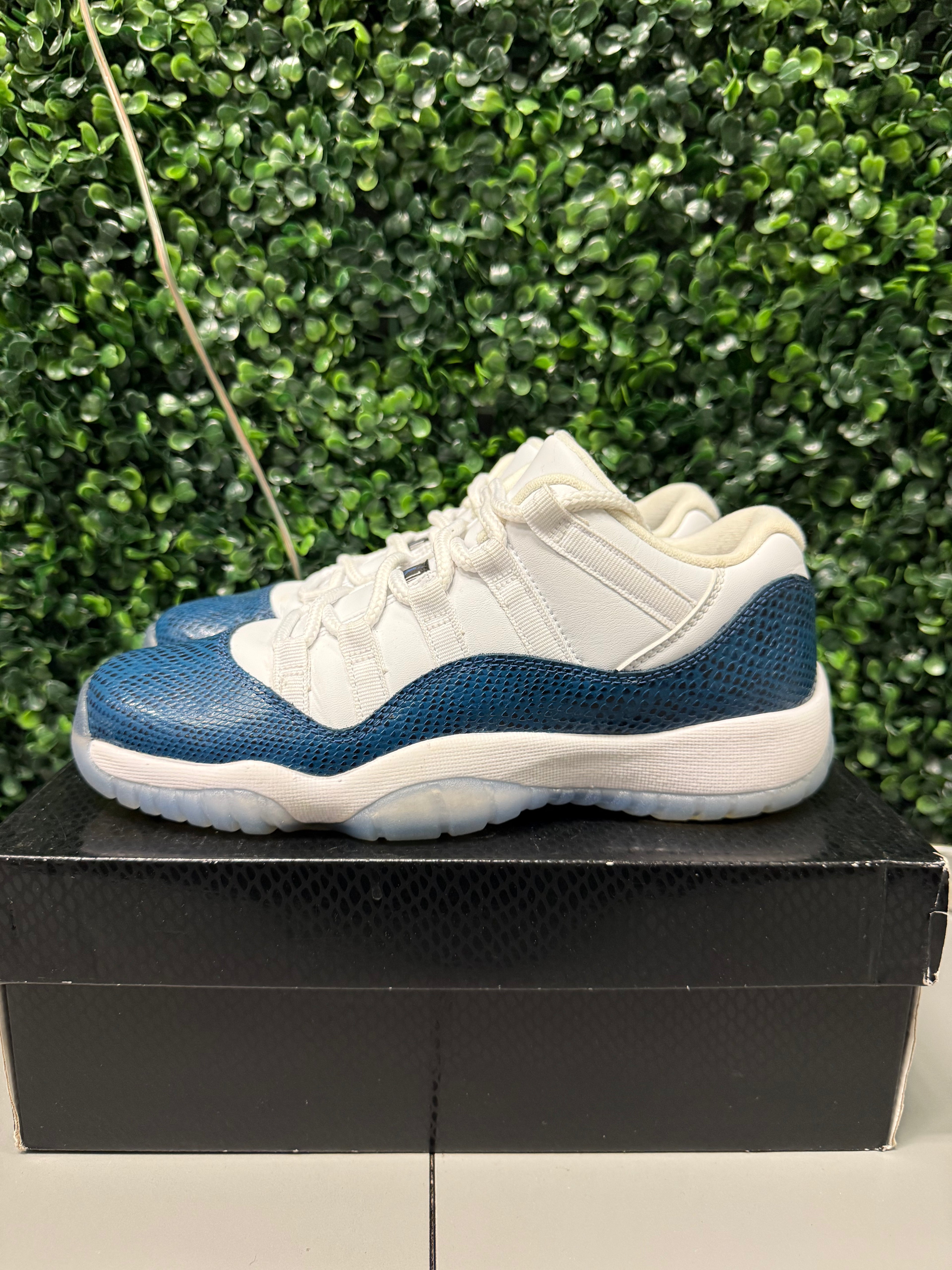 Jordan 11 Low "Navy Snakeskin" Size 6.5Y Preowned