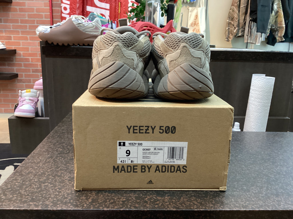 Yeezy 500 “Ash Grey” Preowned Size 9