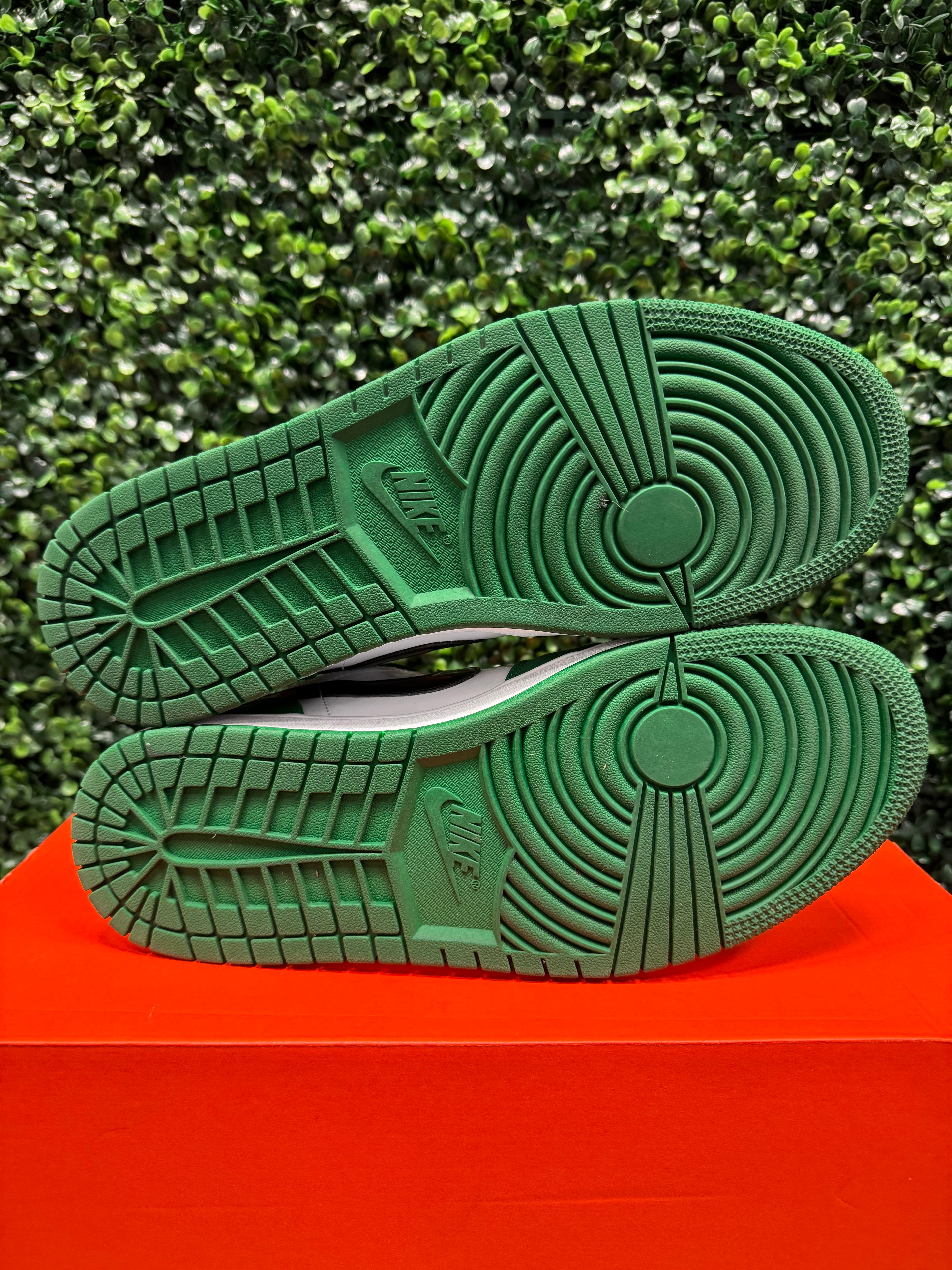 Jordan 1 Low "Pine Green" Size 11 Preowned