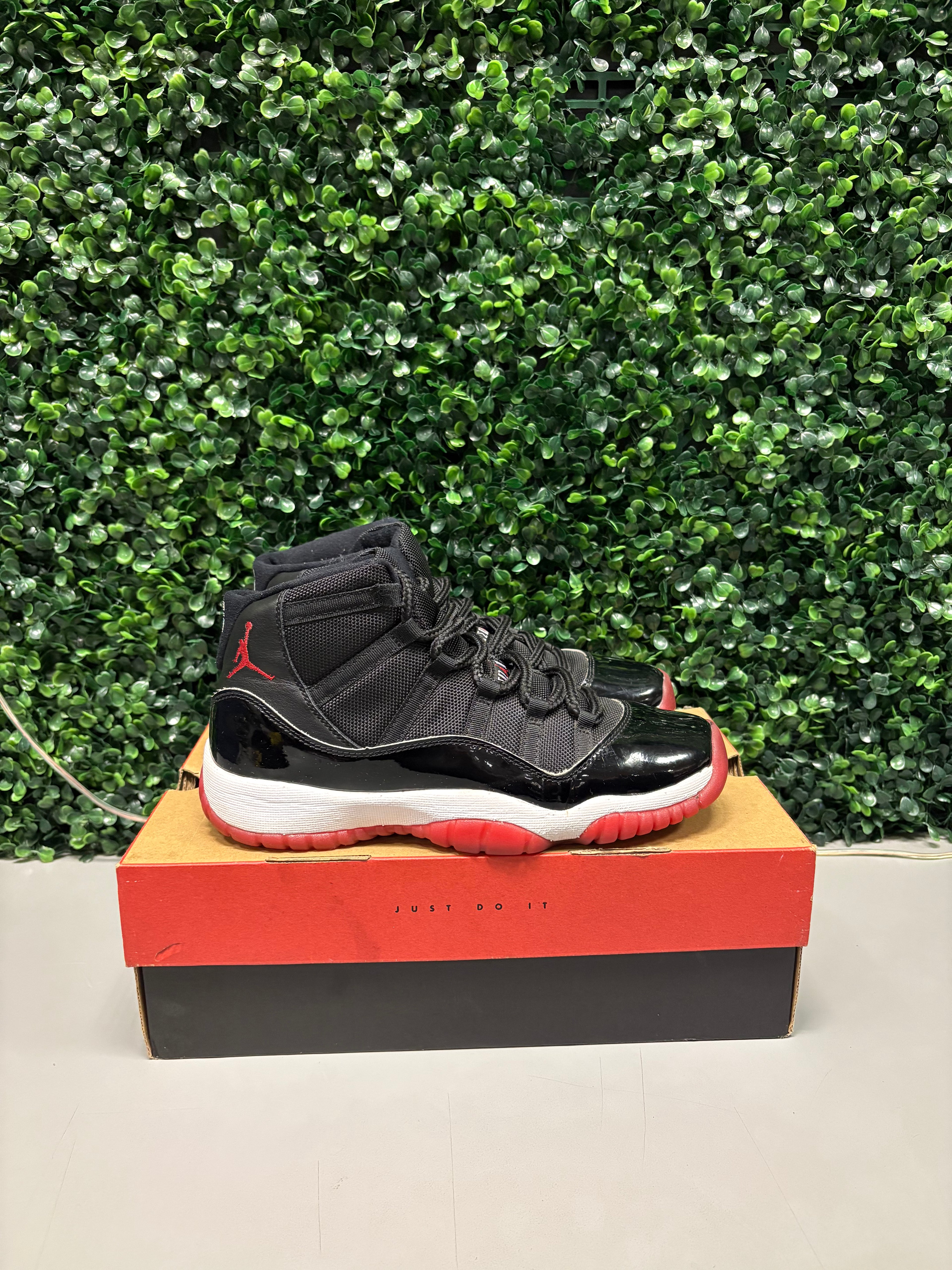 Jordan 11 "Bred" Size 7Y Preowned