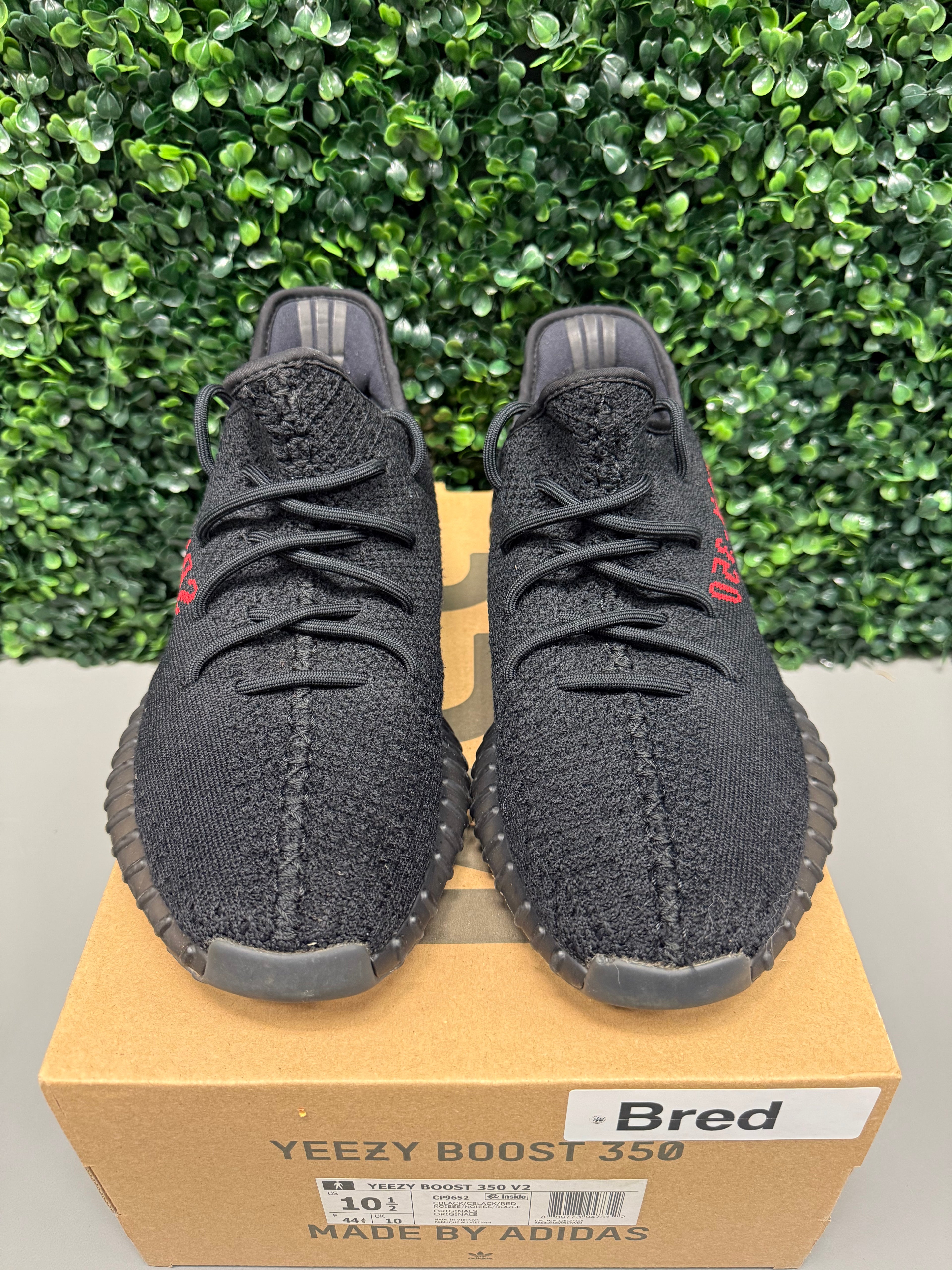Yeezy 350 V2 "Bred" Size 10.5 Preowned