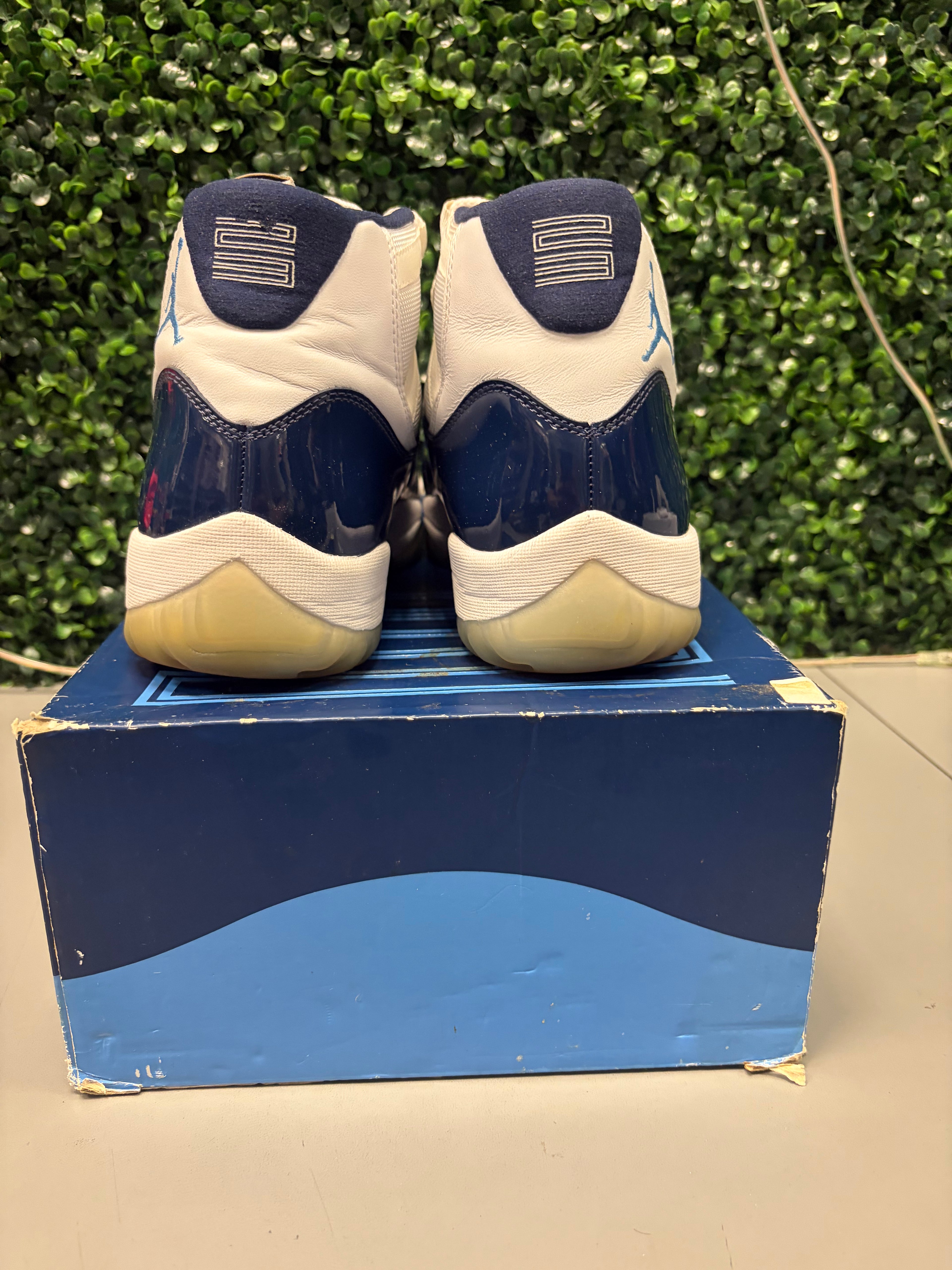 Jordan 11 Retro "UNC Win Like 82" Size 12 Preowned