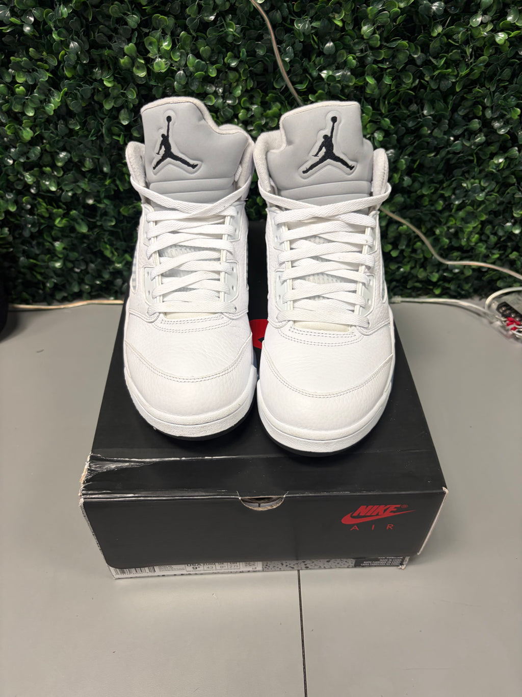 Jordan 5 Retro "White Metallic" Size 9.5 Preowned