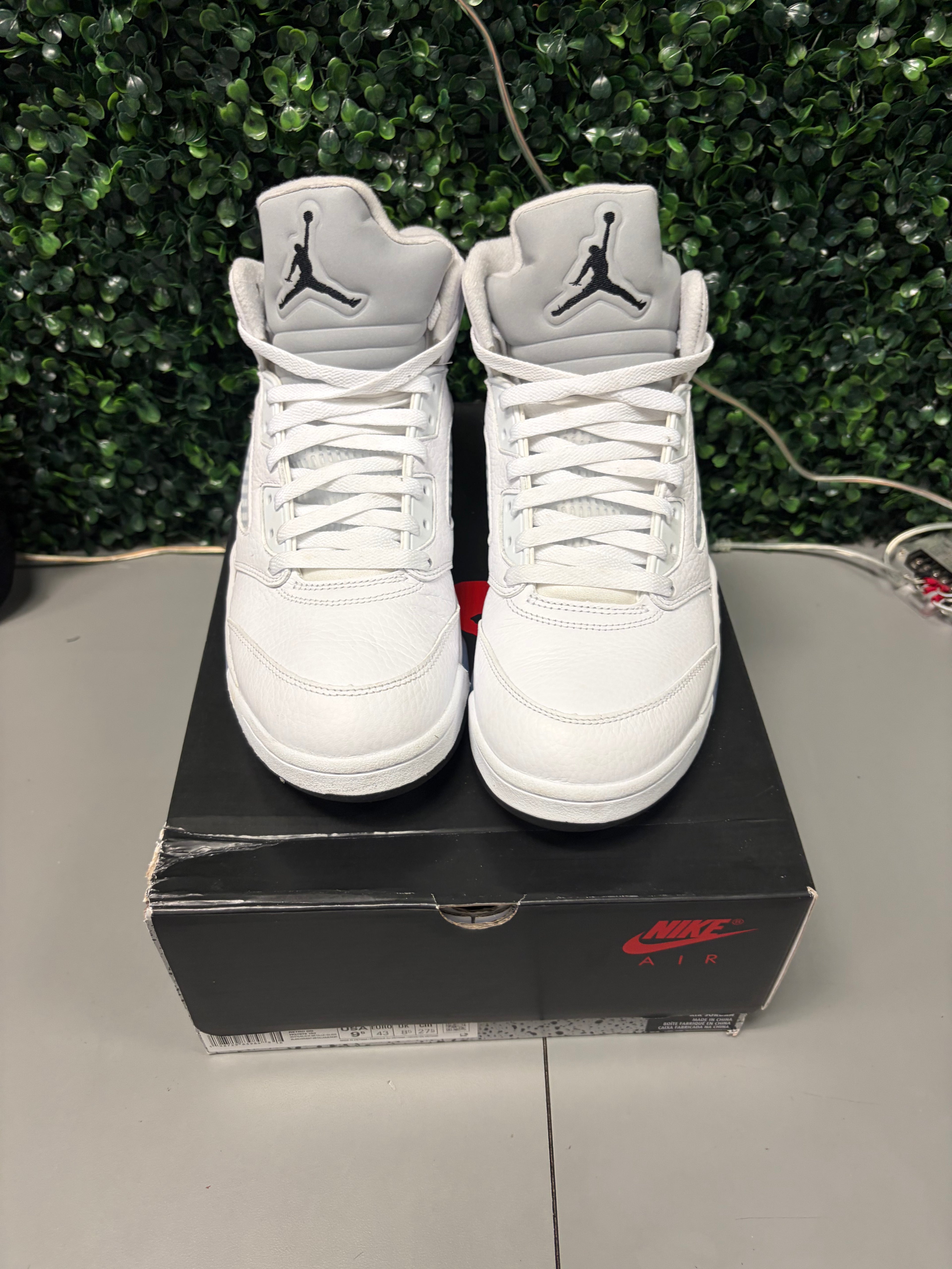 Jordan 5 Retro "White Metallic" Size 9.5 Preowned