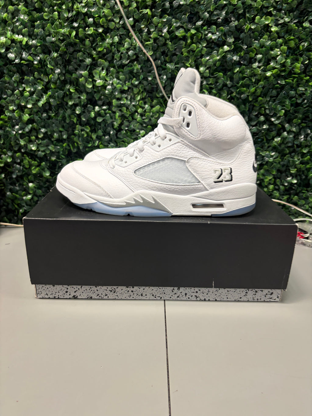 Jordan 5 Retro "White Metallic" Size 9.5 Preowned