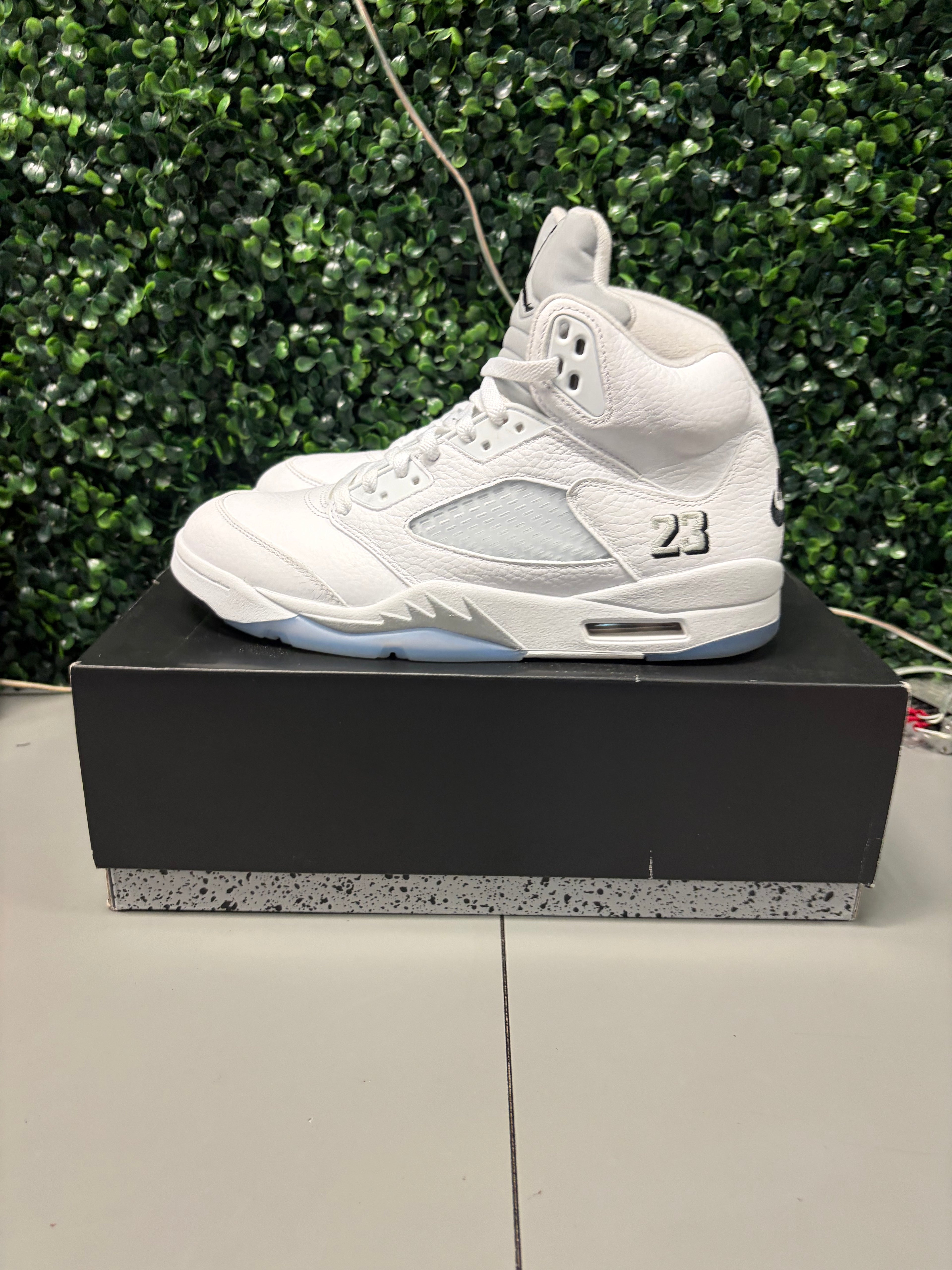Jordan 5 Retro "White Metallic" Size 9.5 Preowned