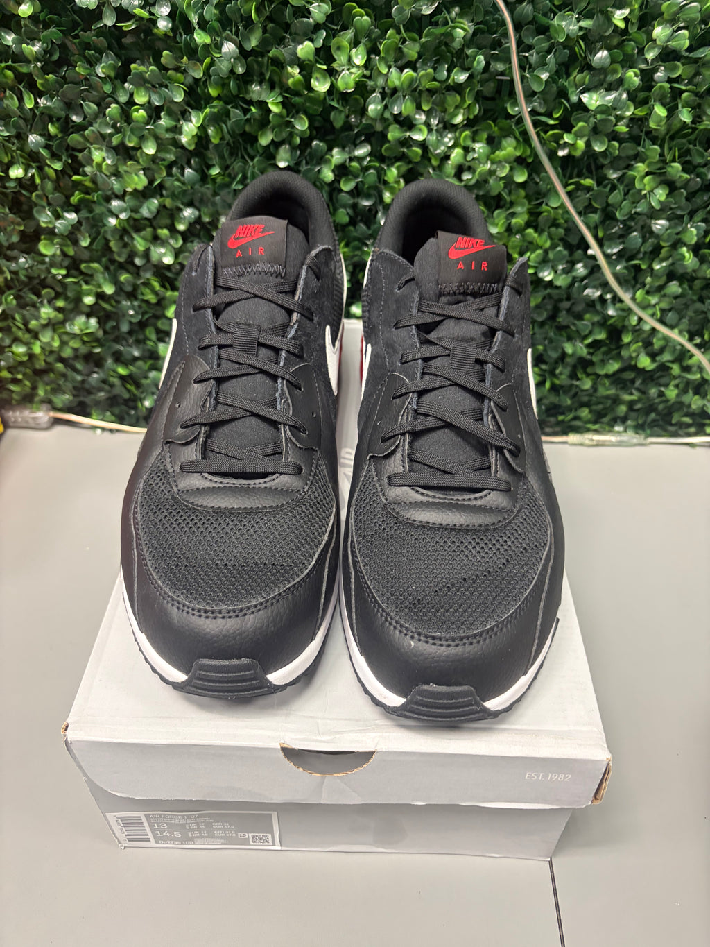 Nike Air Max Excee "Bred" Size 14 Preowned