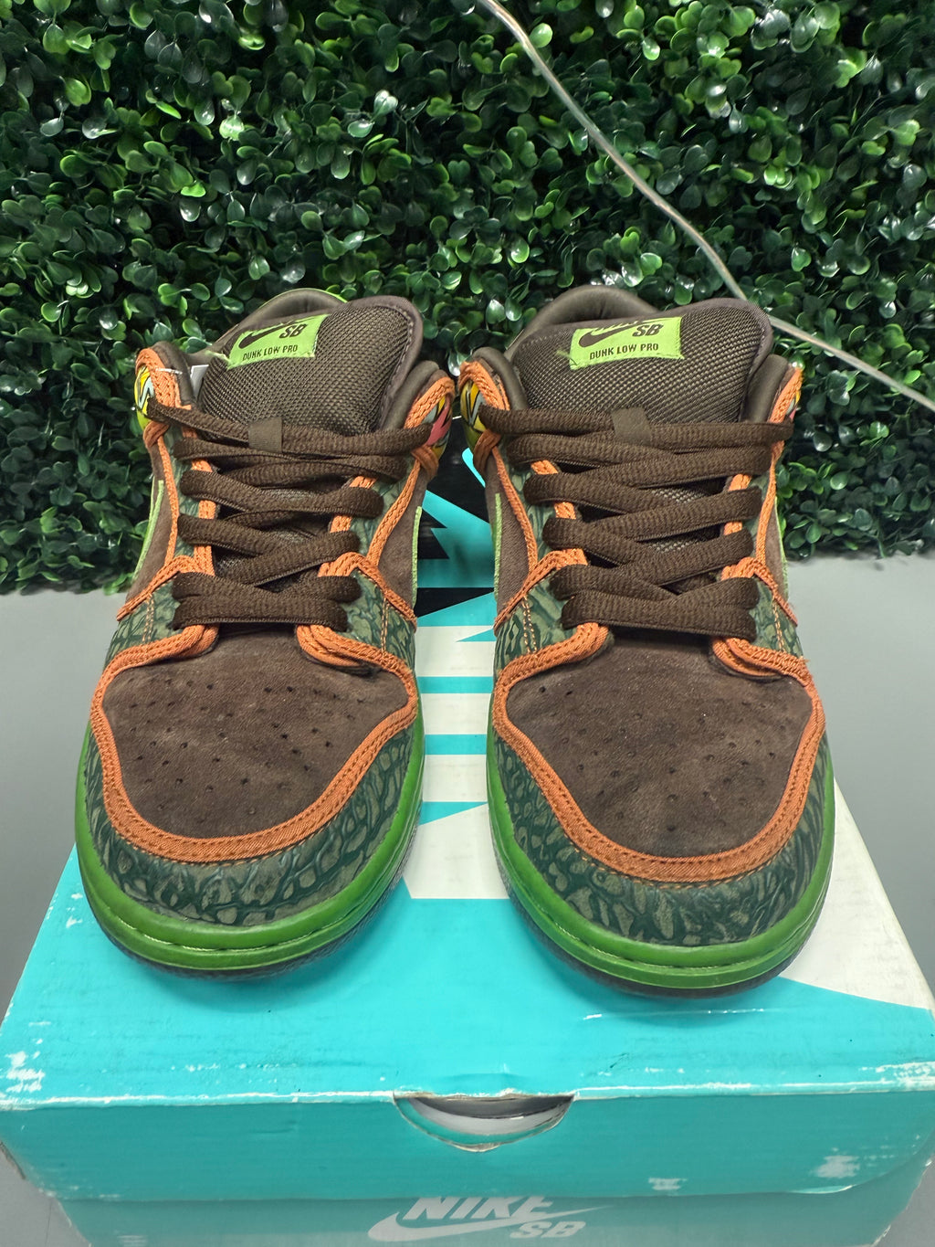 Nike SB Dunk Low "De La Soul" Size 9 Preowned