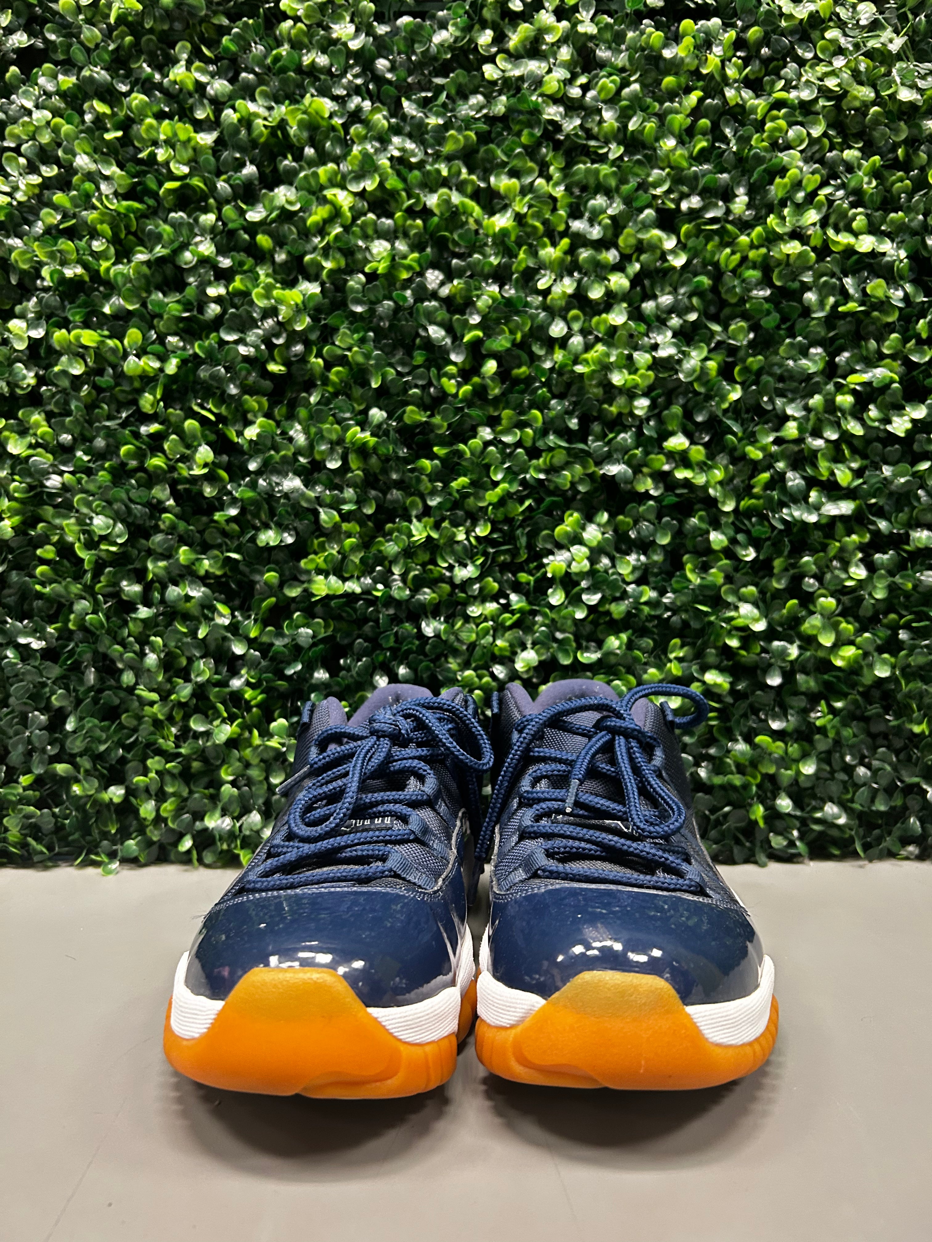 Jordan 11 Low "Navy Gum" Size 10.5 Preowned