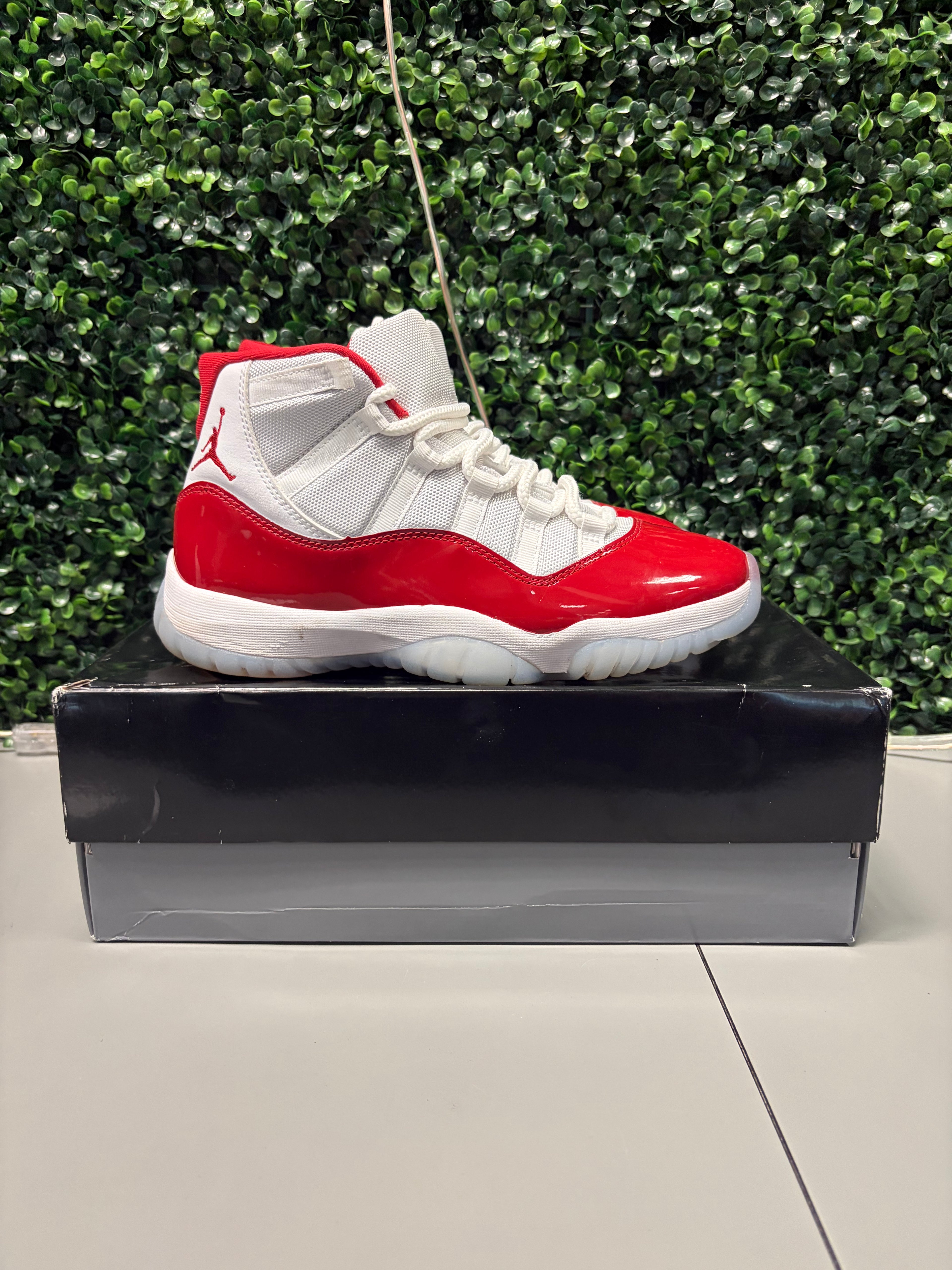 Jordan 11 High "Cherry" Size 8 Preowned