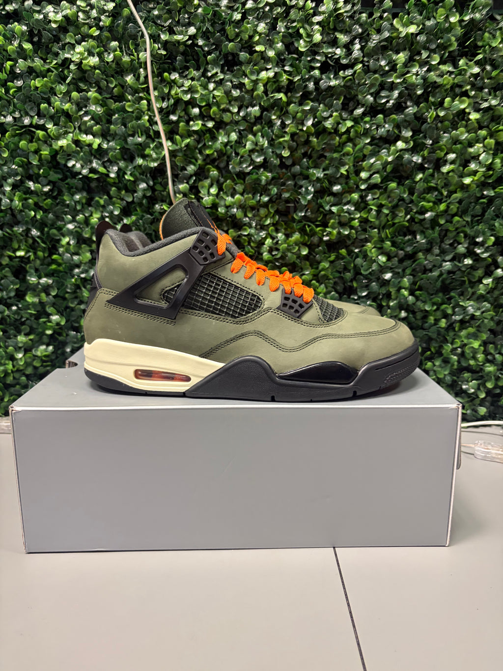 Jordan 4 Retro OG "Undefeated" (2025) Size 10.5 Preowned