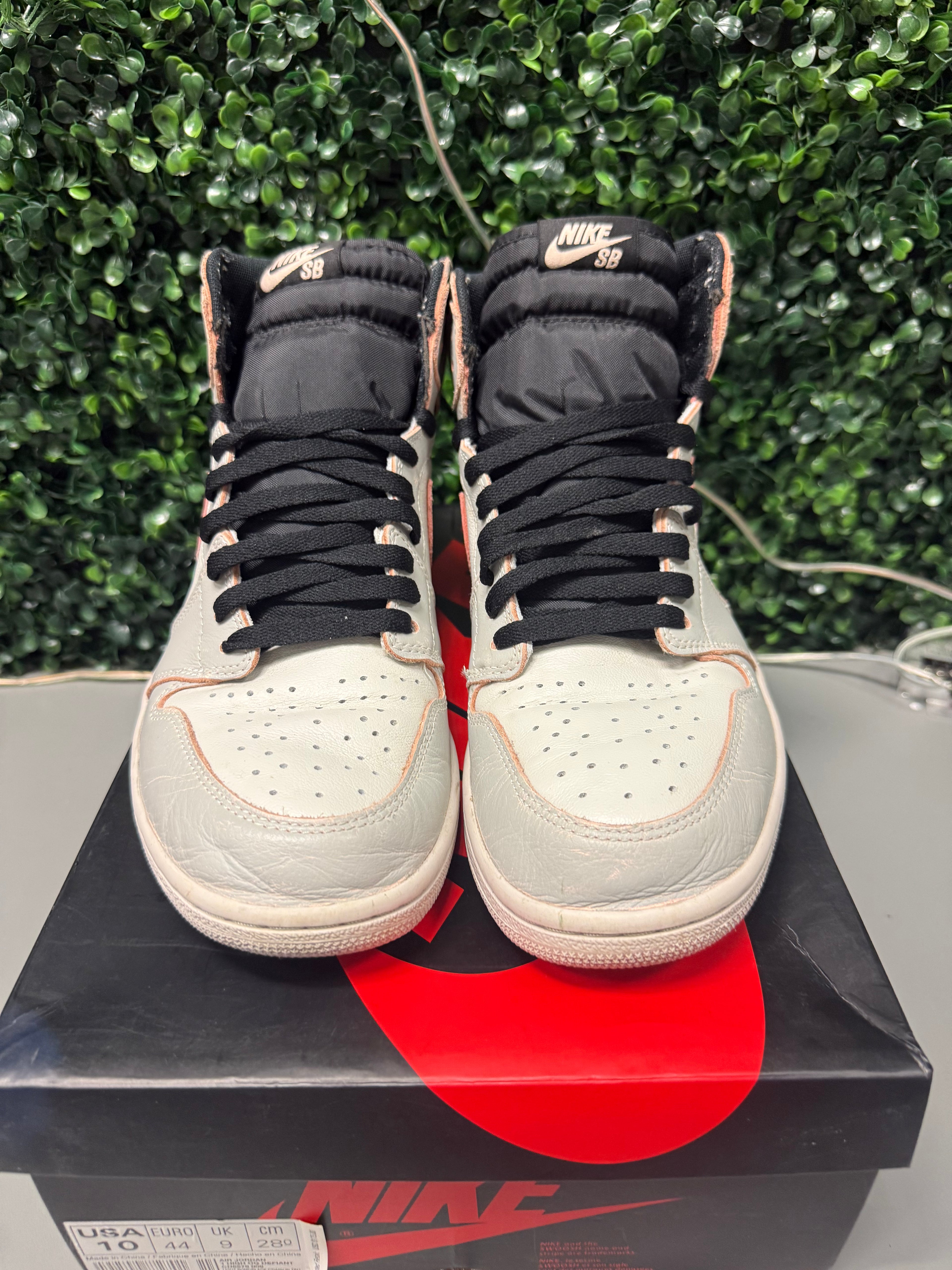 Jordan 1 Retro High OG Defiant SB "NYC to Paris" Size 10 Preowned
