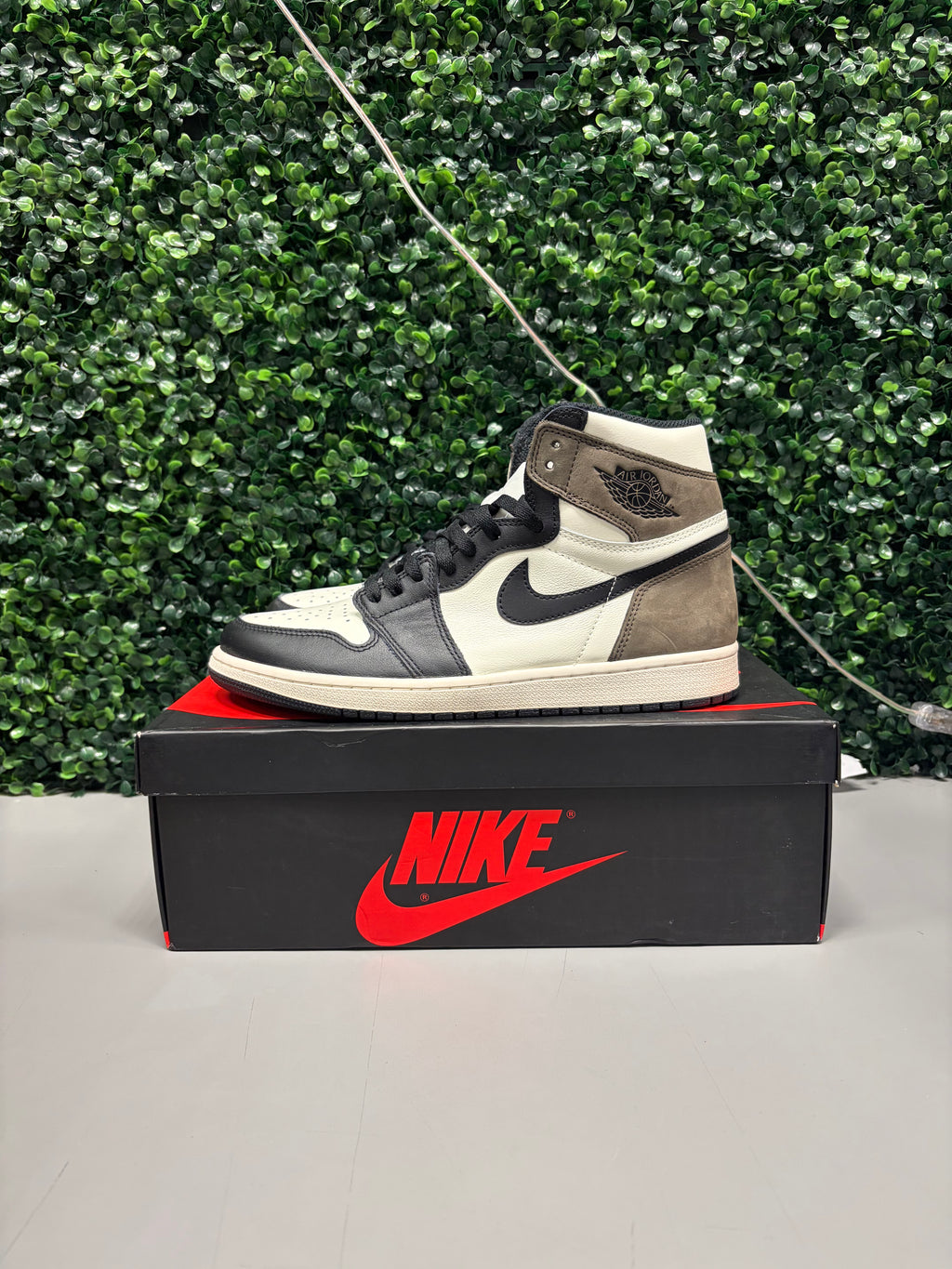 Jordan 1 High "Mocha" Size 10.5 Preowned