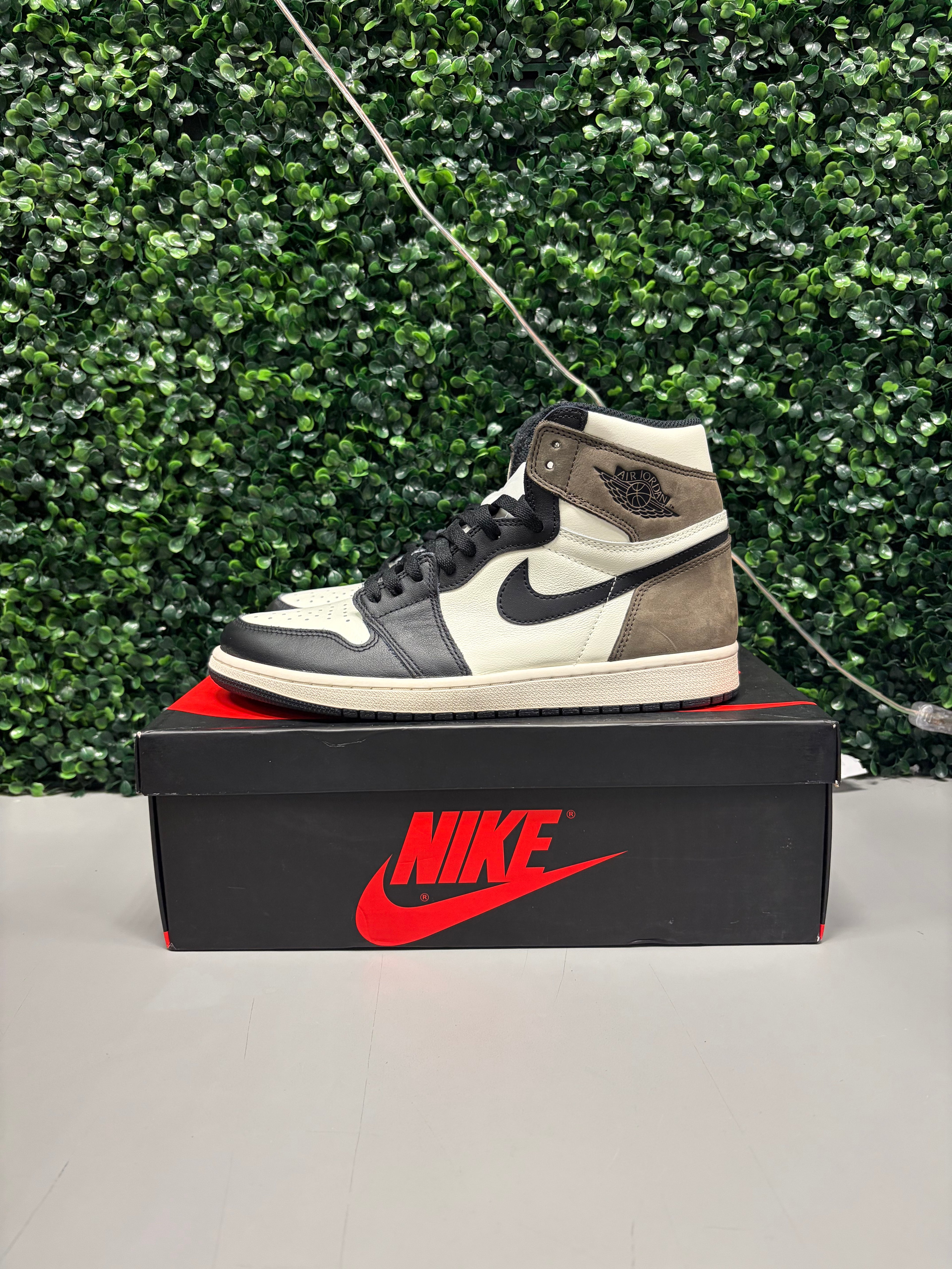 Jordan 1 High "Mocha" Size 10.5 Preowned