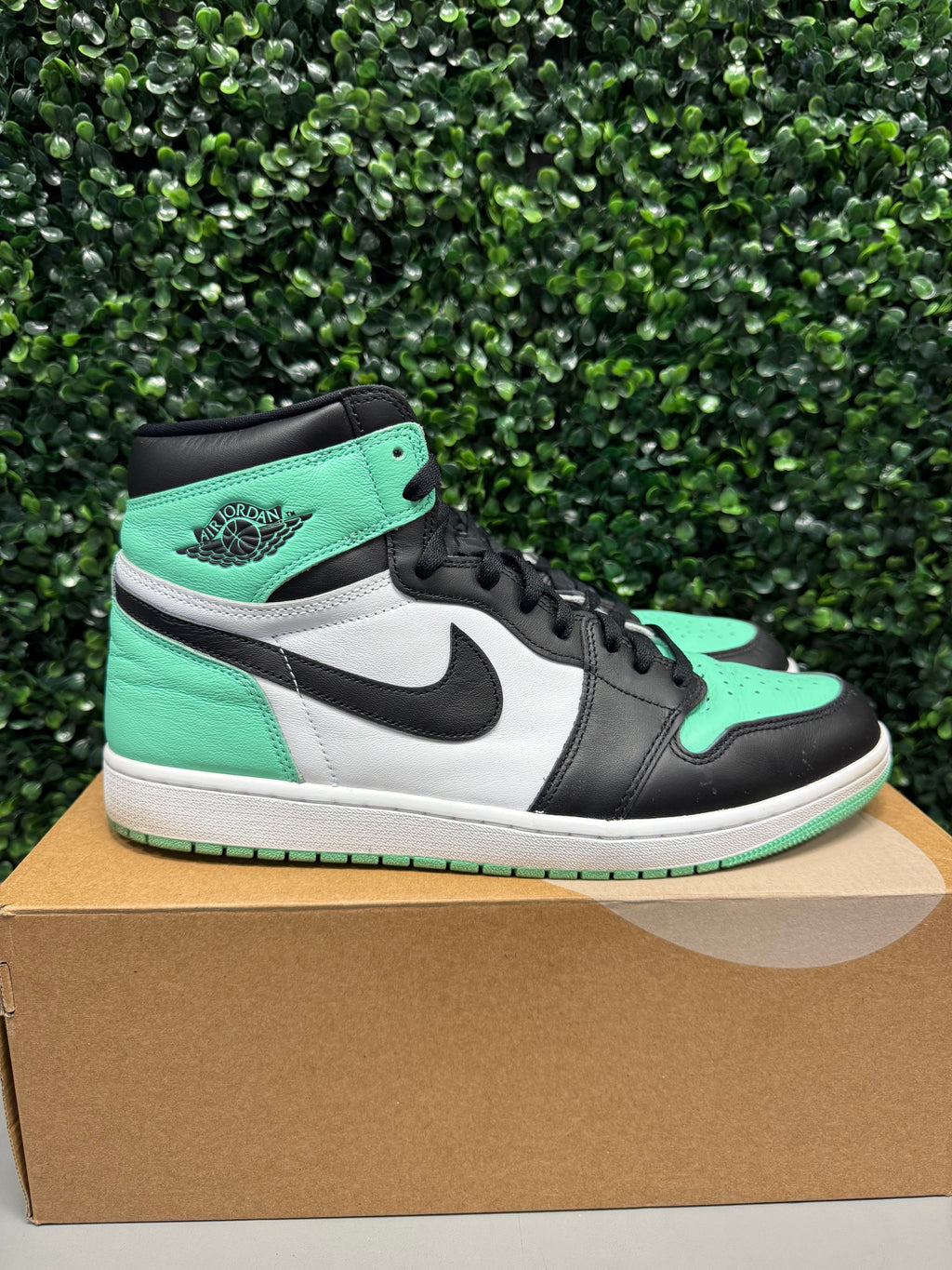 Jordan 1 High "Green Glow" Size 13 Preowned