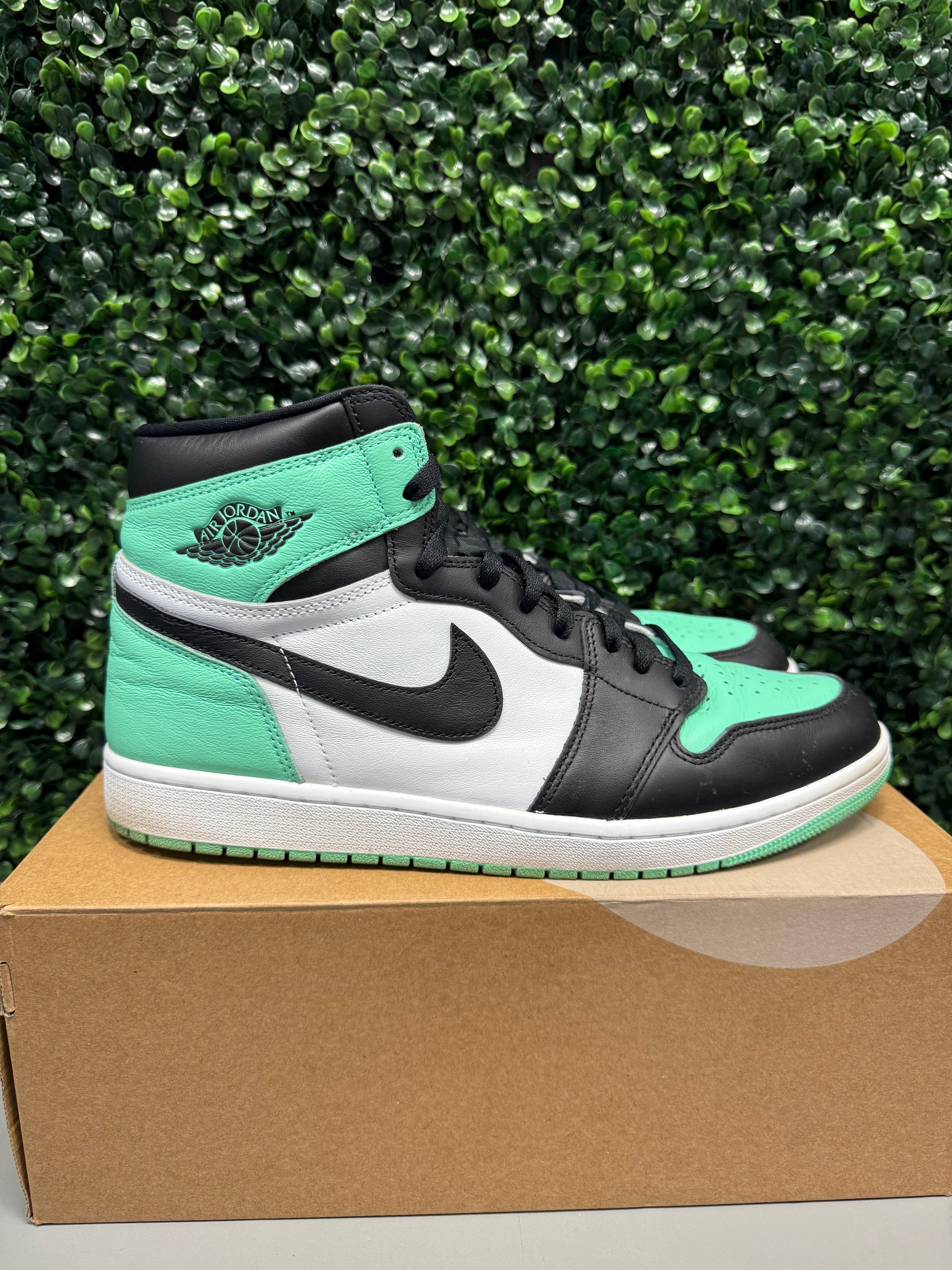 Jordan 1 High "Green Glow" Size 13 Preowned