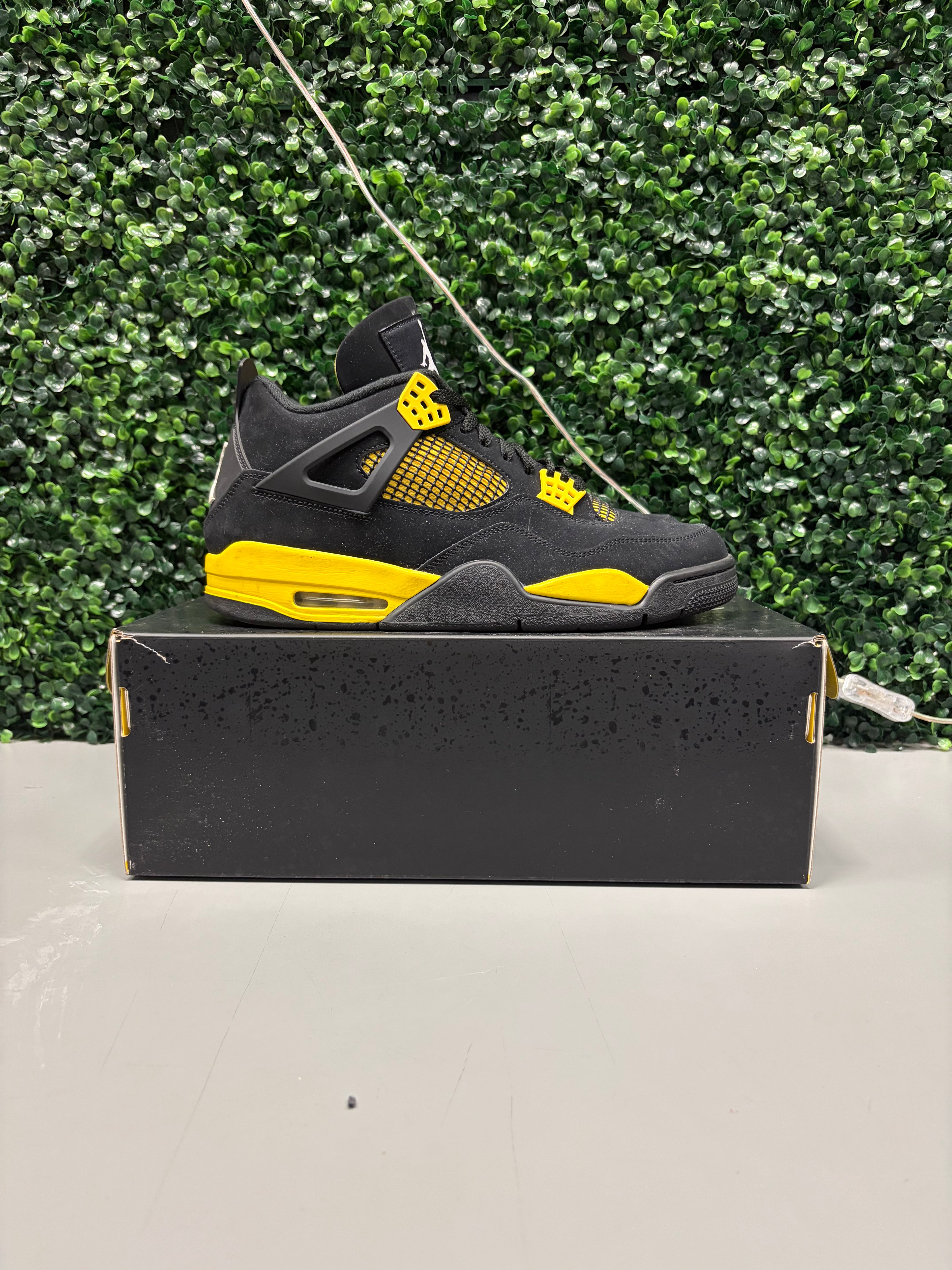 Jordan 4 Retro "Thunder" Size 12 Preowned