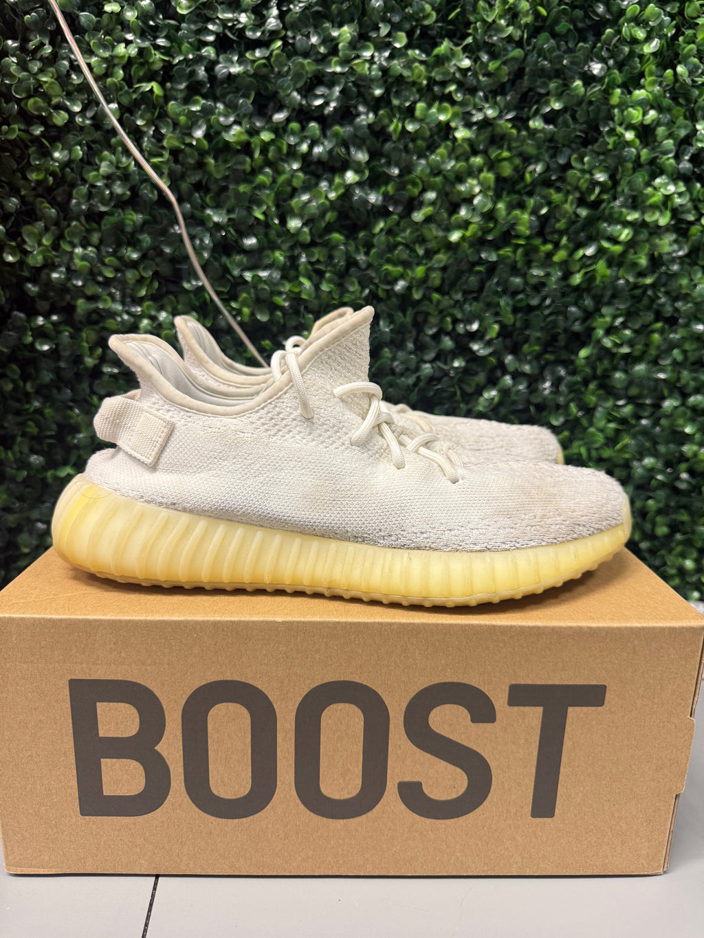 Yeezy 350 V2 "Cream" Size 8.5 Preowned