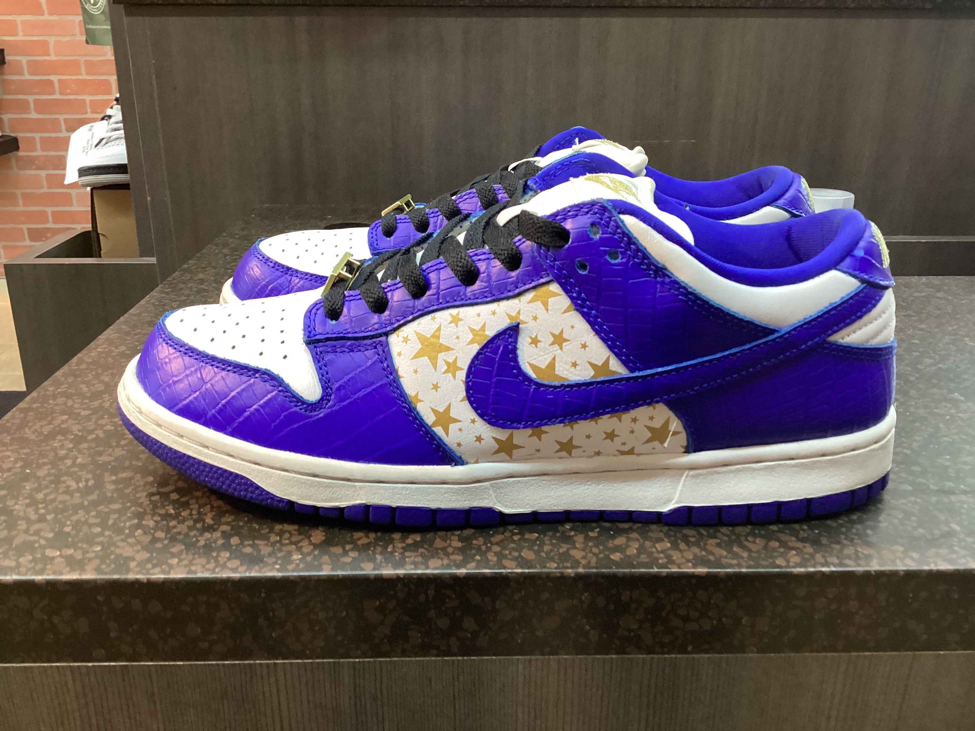 Nike SB Dunk Low x Supreme “Hyper Royal” Preowned Size 8 No Box