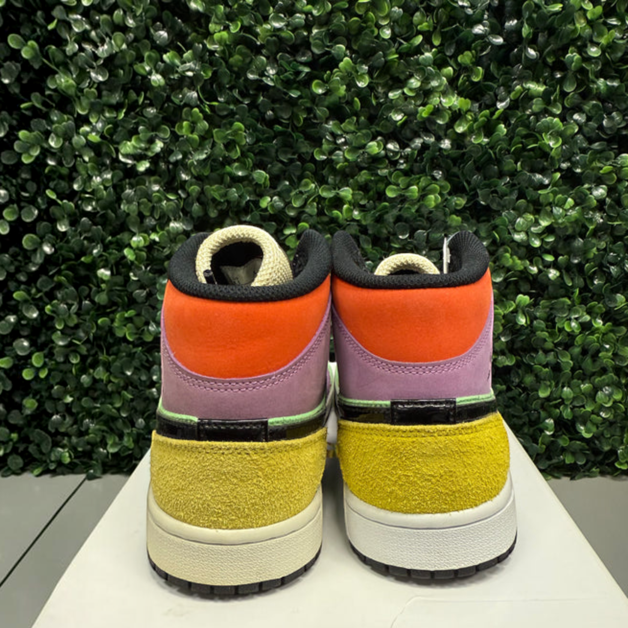 Jordan 1 Mid "Multi Color" Size 8.5W / 7Y Preowned