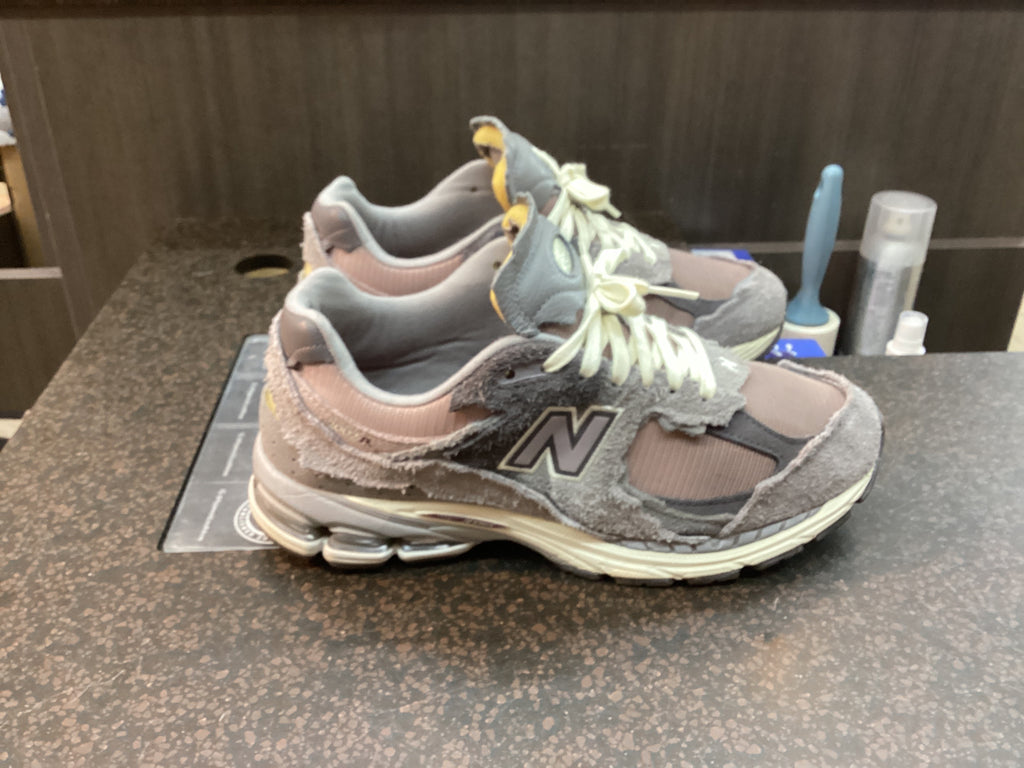 New Balance 2002R “Lunar New Year Dusty Lilac” Pre Owned Size 9.5