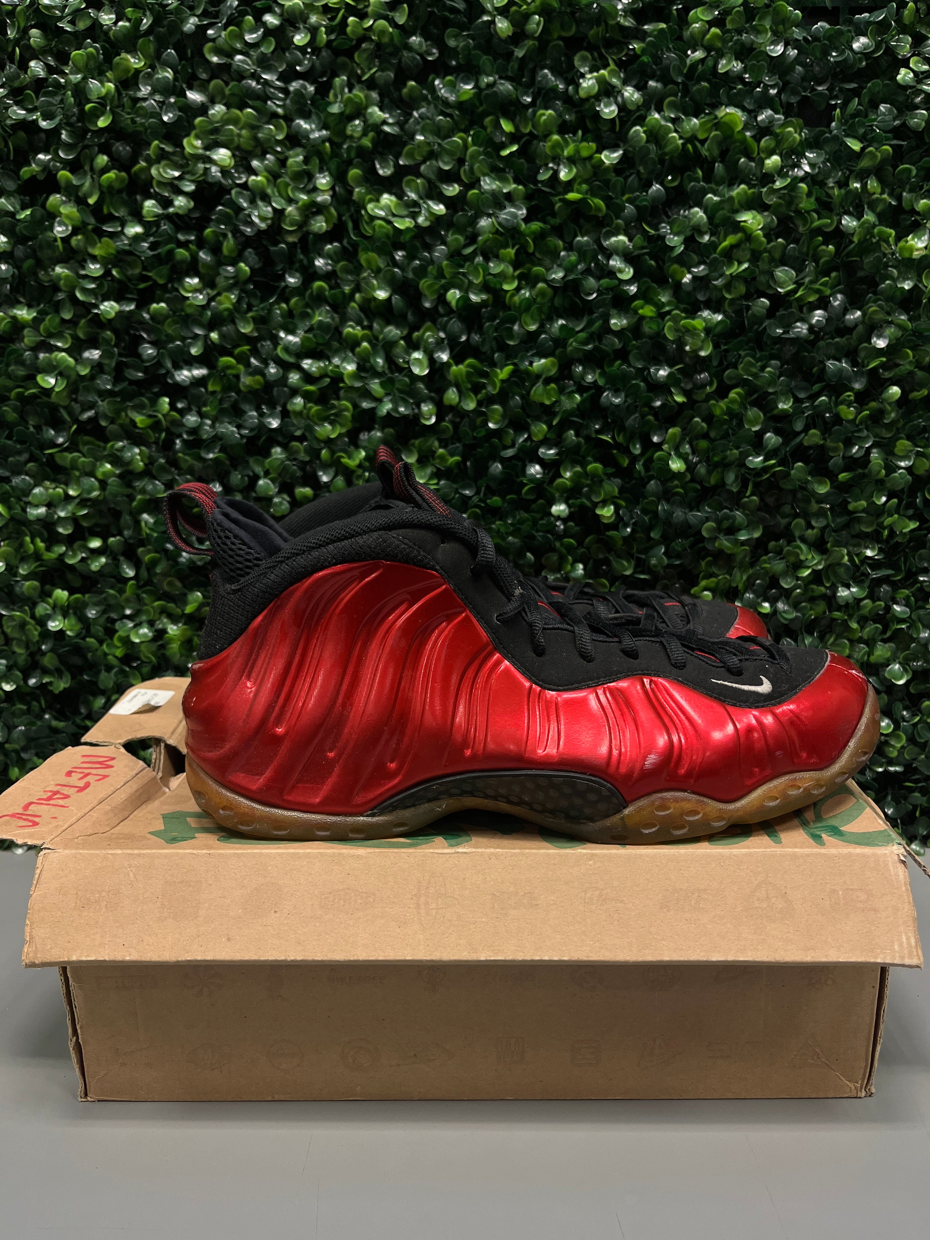 Nike Air Foamposite One "Red Metallic" Size 11.5 Preowned