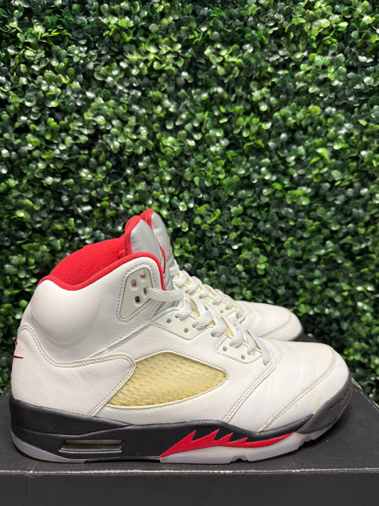 Jordan 5 Retro “Fire Red” Size 10.5 Preowned