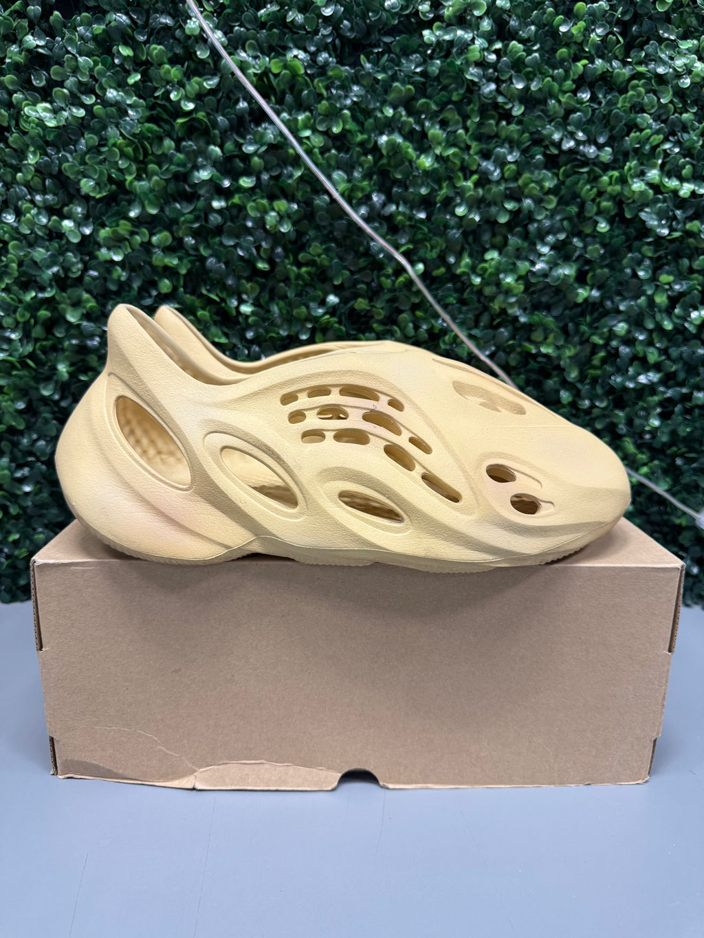 Yeezy Foam RNNR “Desert Sand” Size 12 Preowned