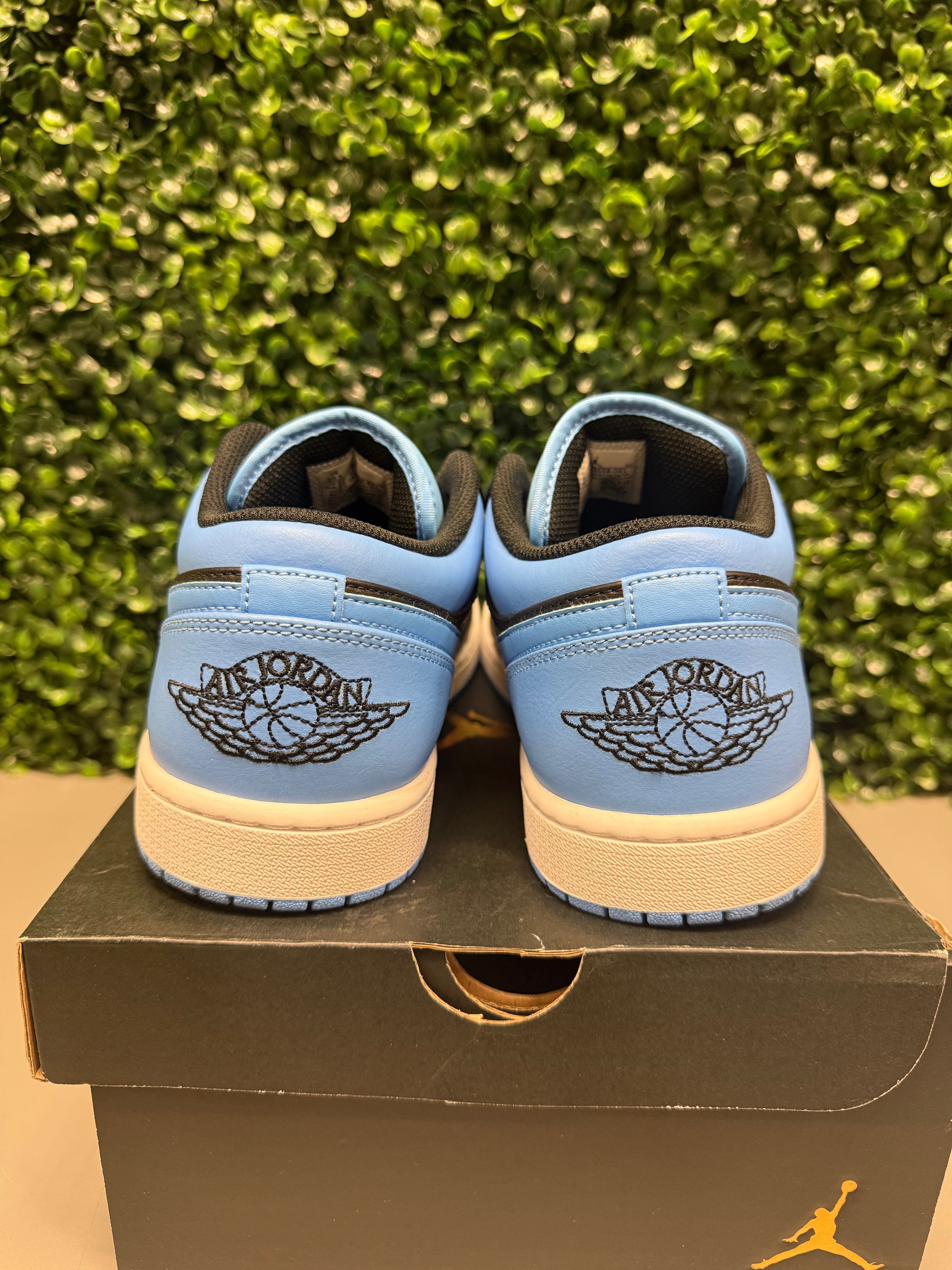 Jordan 1 Low "Black University Blue" Size 10.5 Preowned