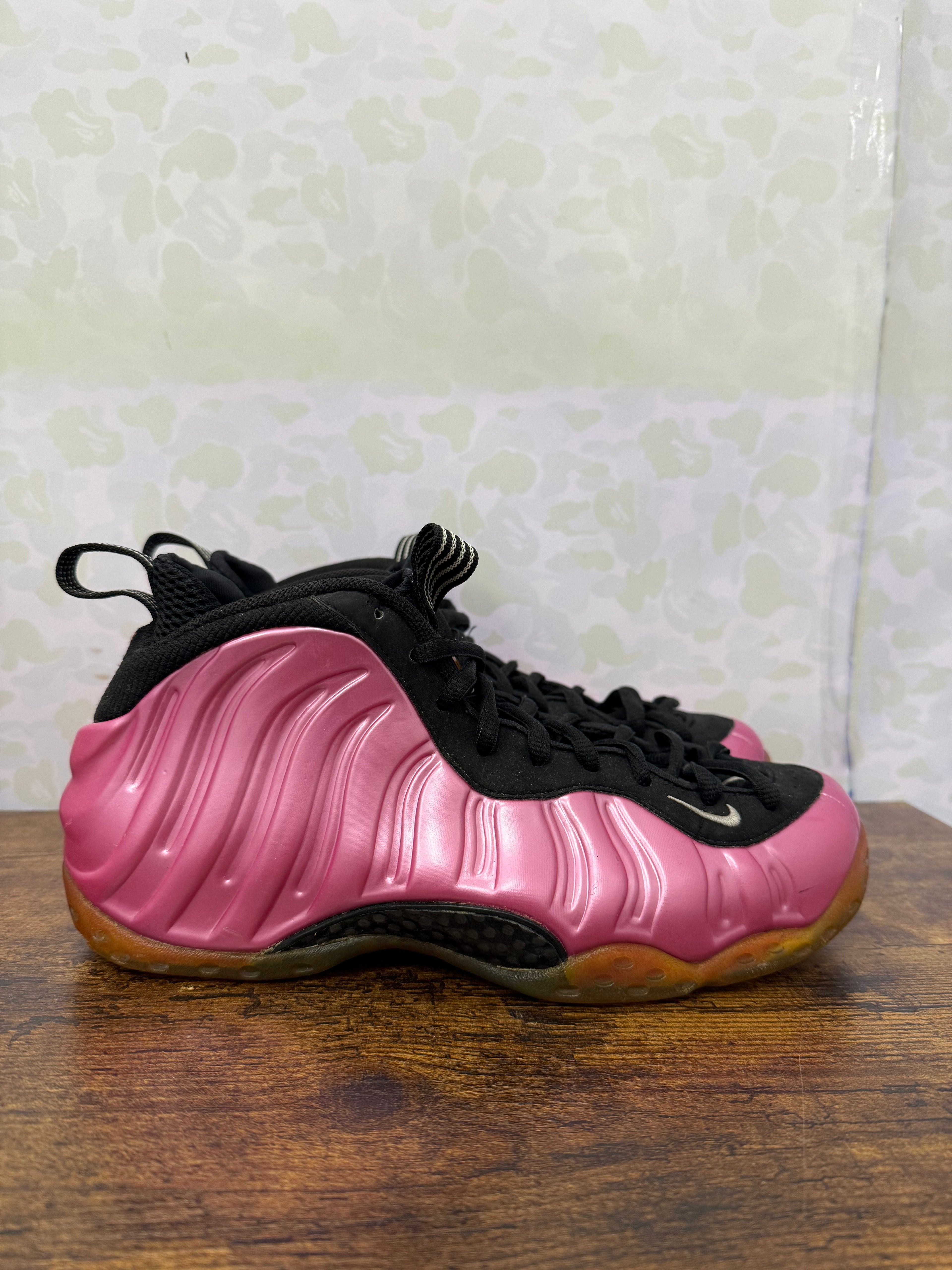Nike Foamposite “ Pearlized Pink” Size 9 Preowned