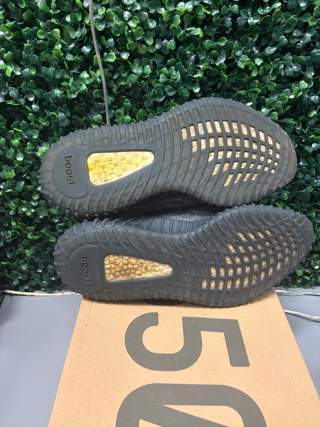 adidas Yeezy Boost 350 V2 "MX Dark Salt" Size 8.5 Preowned