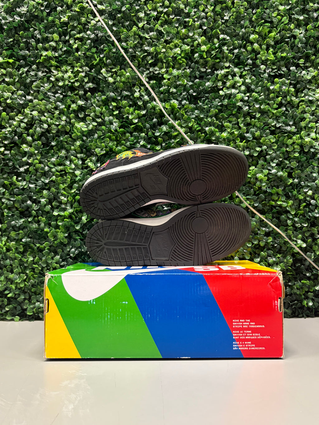 Nike SB Dunk Low "Neckface" Size 9.5 Preowned