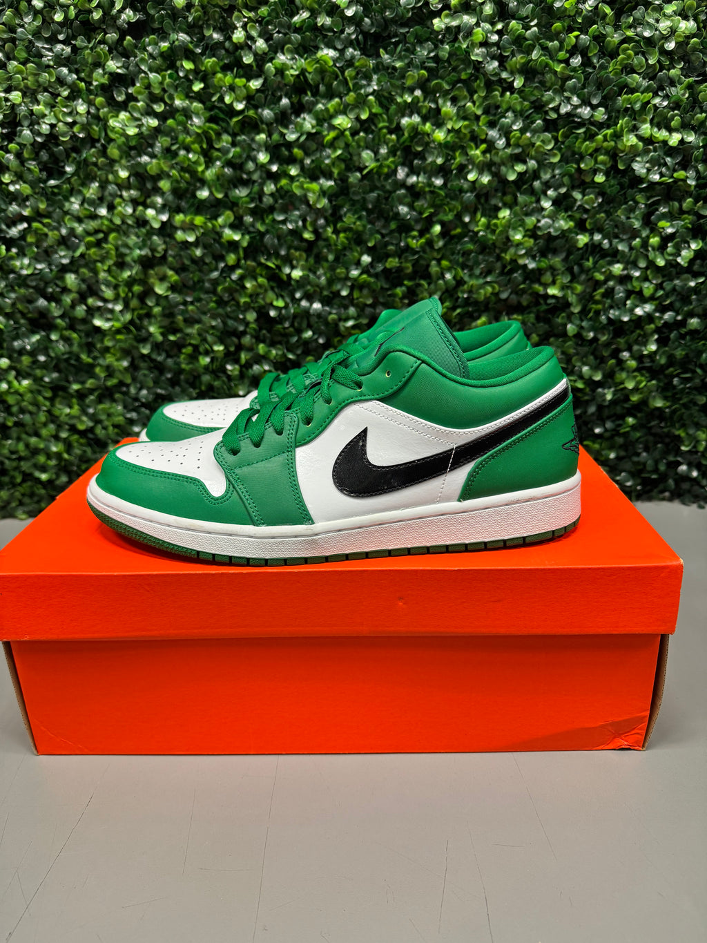Jordan 1 Low "Pine Green" Size 11 Preowned
