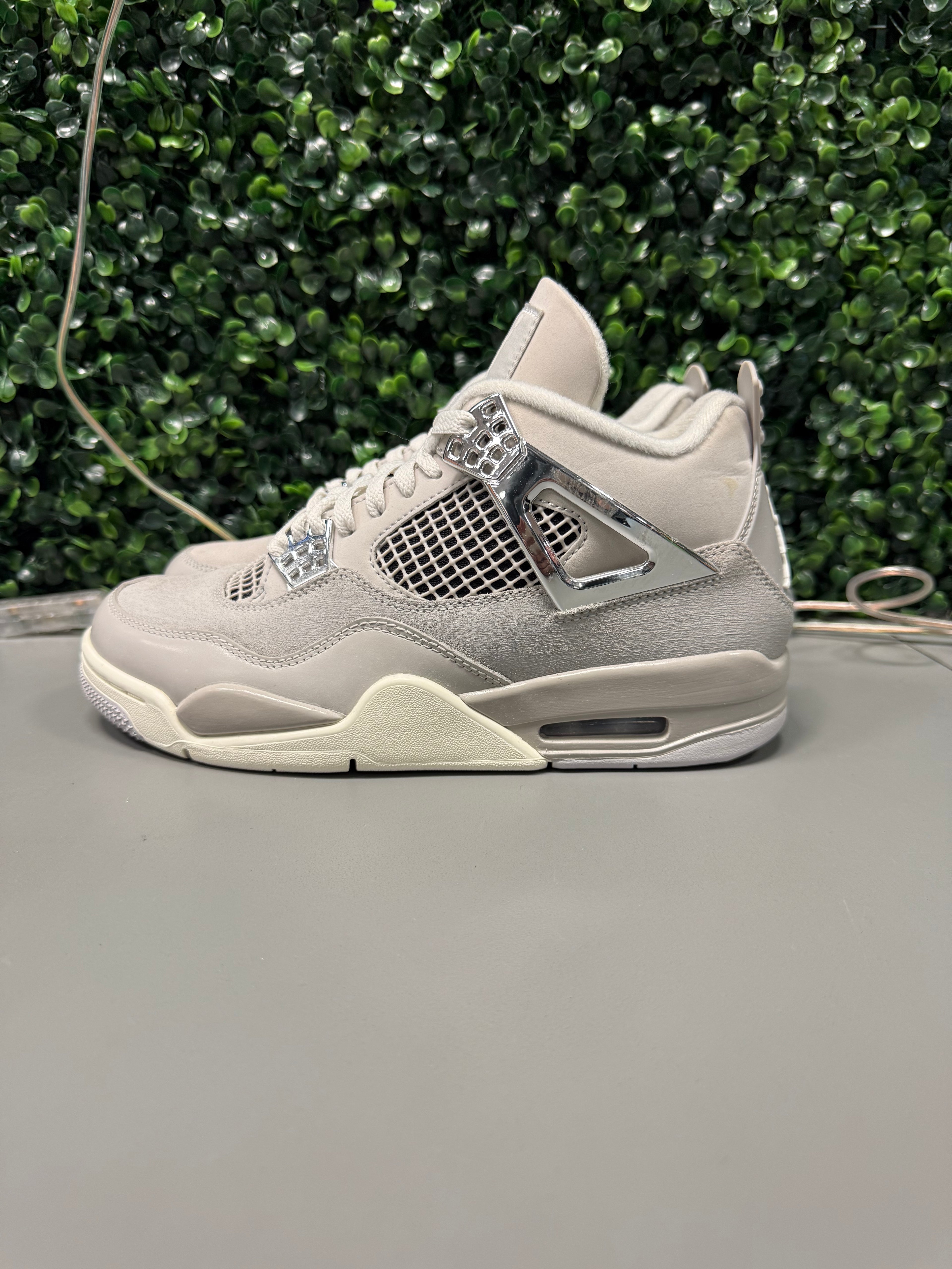 Jordan 4 "Frozen Moments" Size 7.5W / 6Y Preowned