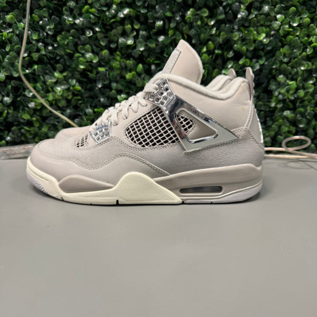 Jordan 4 "Frozen Moments" Size 7.5W / 6Y Preowned