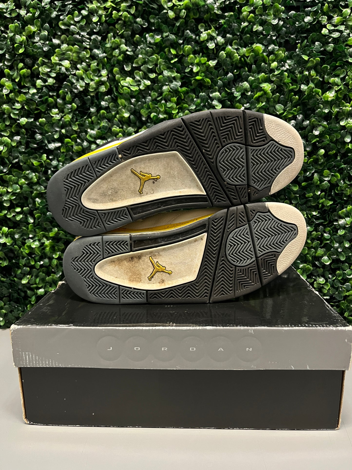 Jordan 4 "Tour Yellow / Rare Air" Size 10.5 Preowned