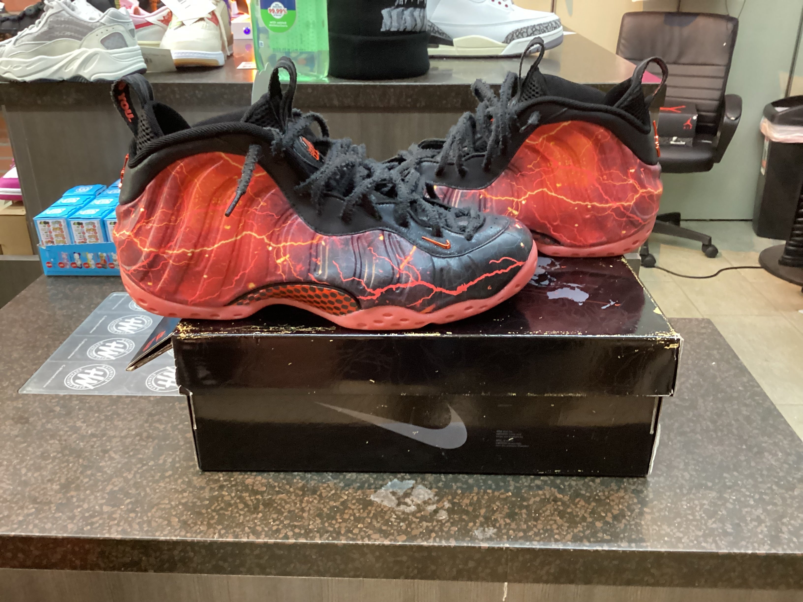 Nike Air Foamposite One "Stranger Things" Size 10 Preowned