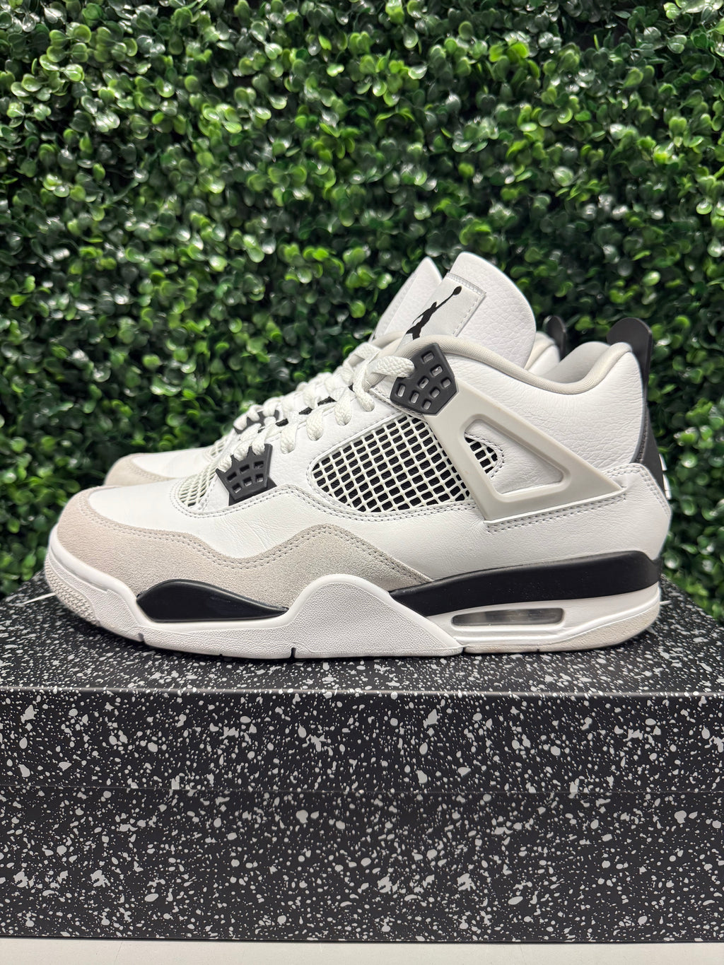 Jordan 4 "Military Black" Size 10 Preowned