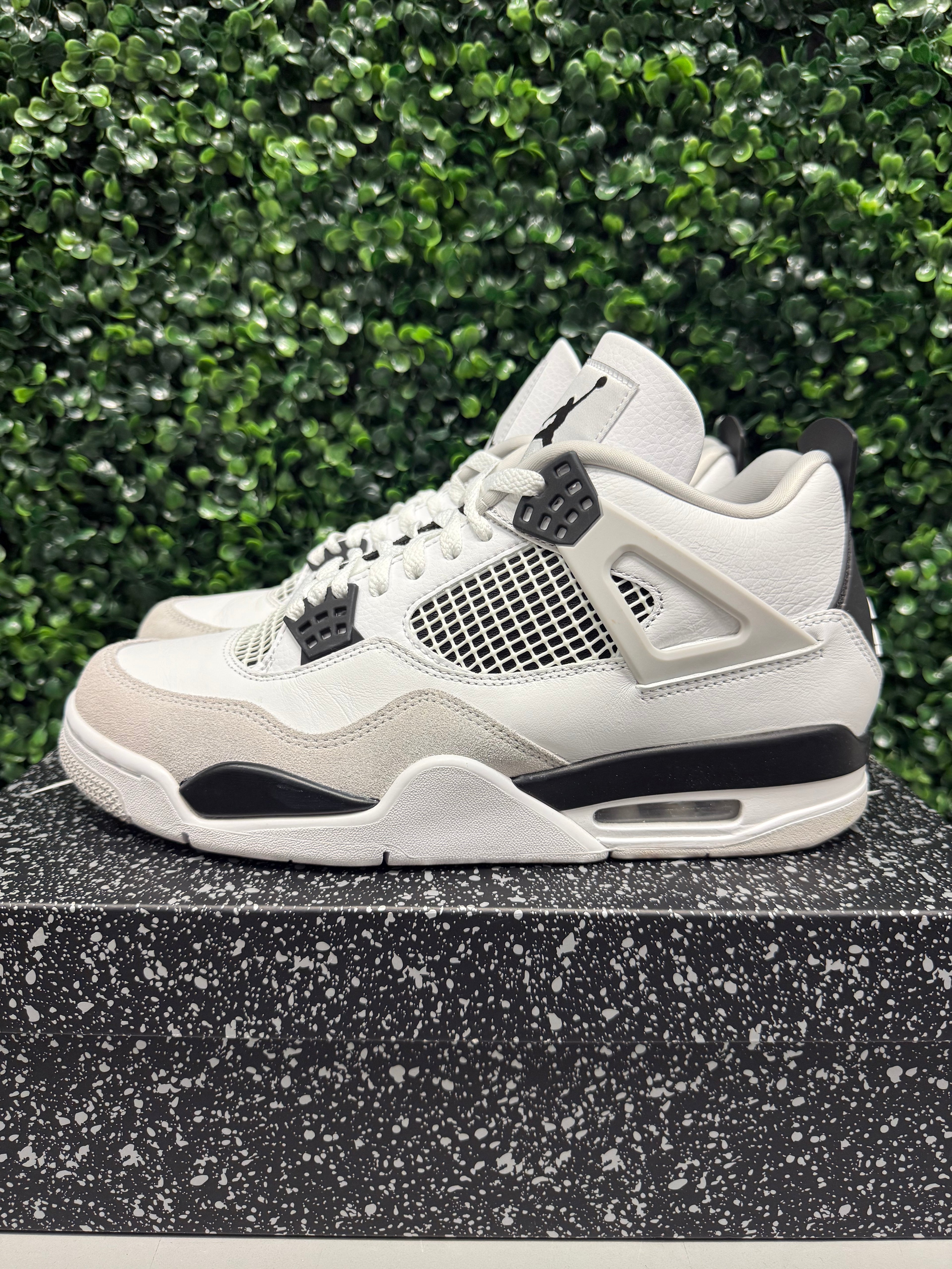Jordan 4 "Military Black" Size 10 Preowned