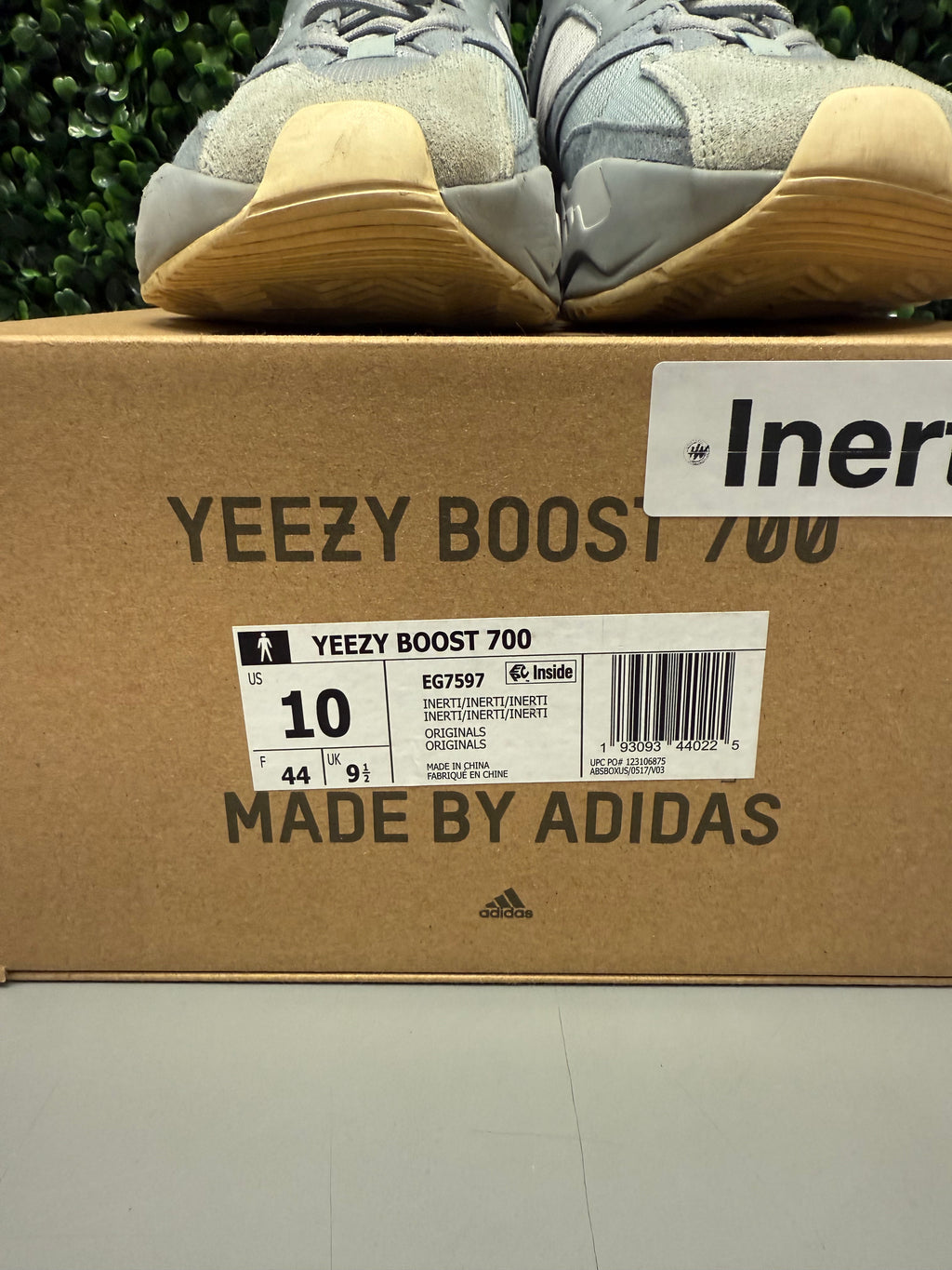 Yeezy 700 "Inertia" Size 10 Preowned