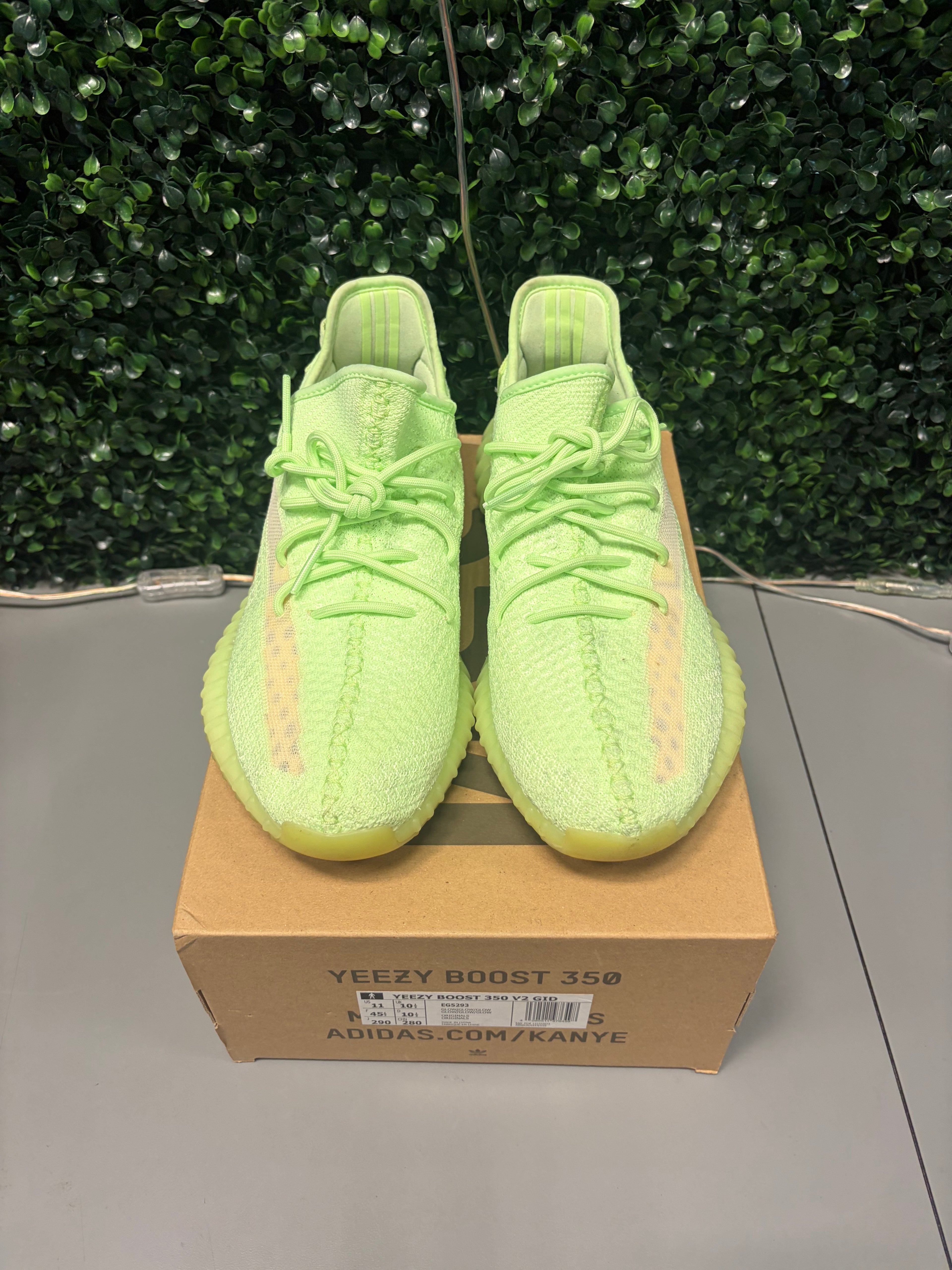 Adidas Yeezy Boost 350 V2 "Glow" Size 11 Preowned
