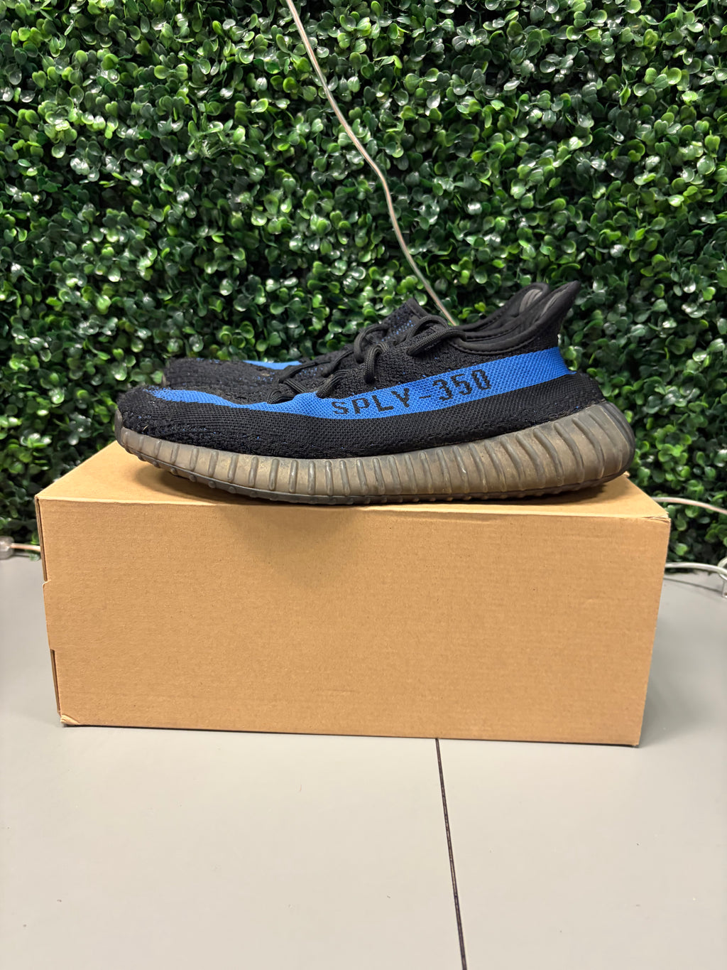 Yeezy Boost 350 V2 "Dazzling Blue" Size 10 Preowned