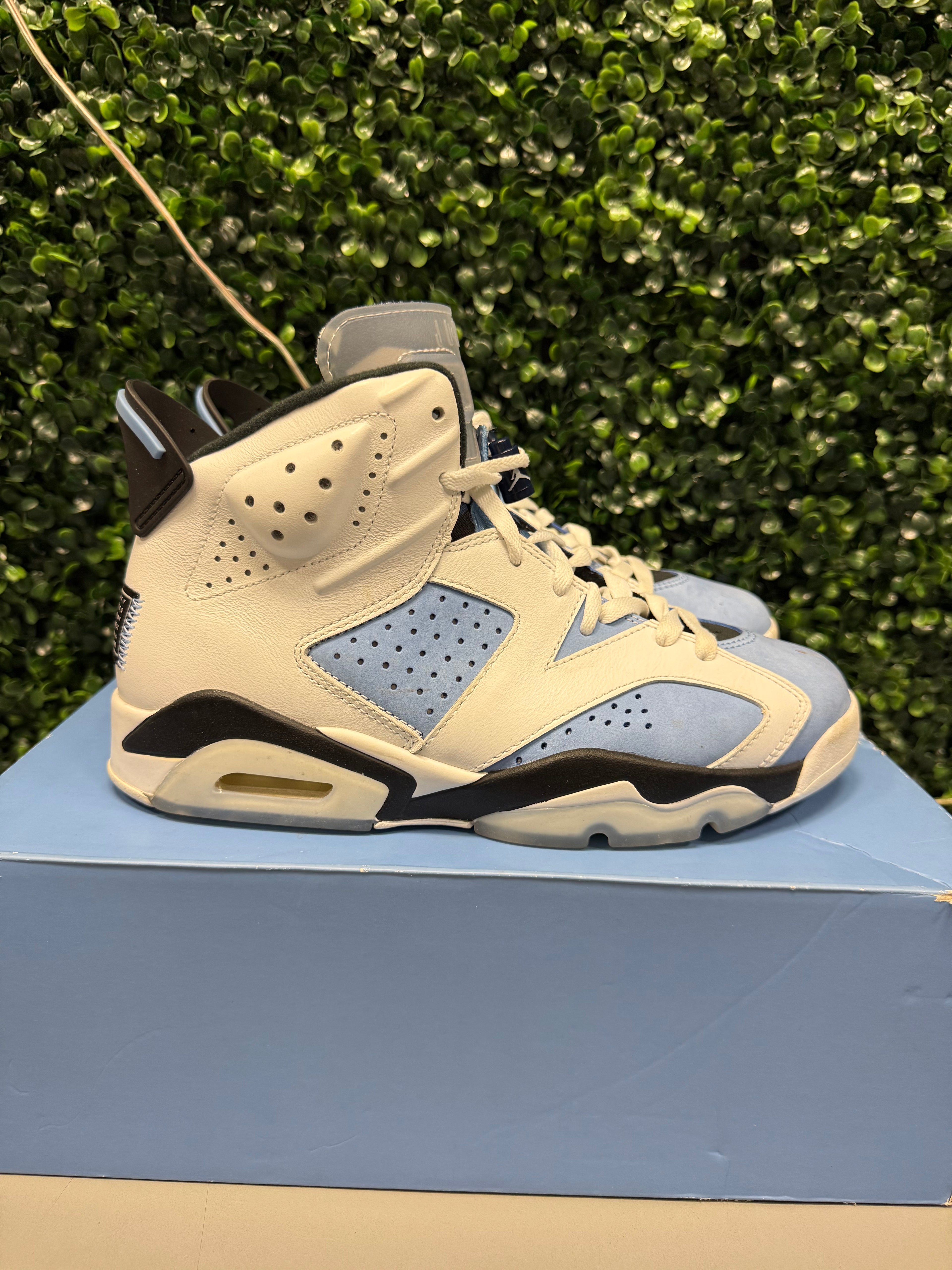 Jordan 6 "UNC" Size 9 Preowned