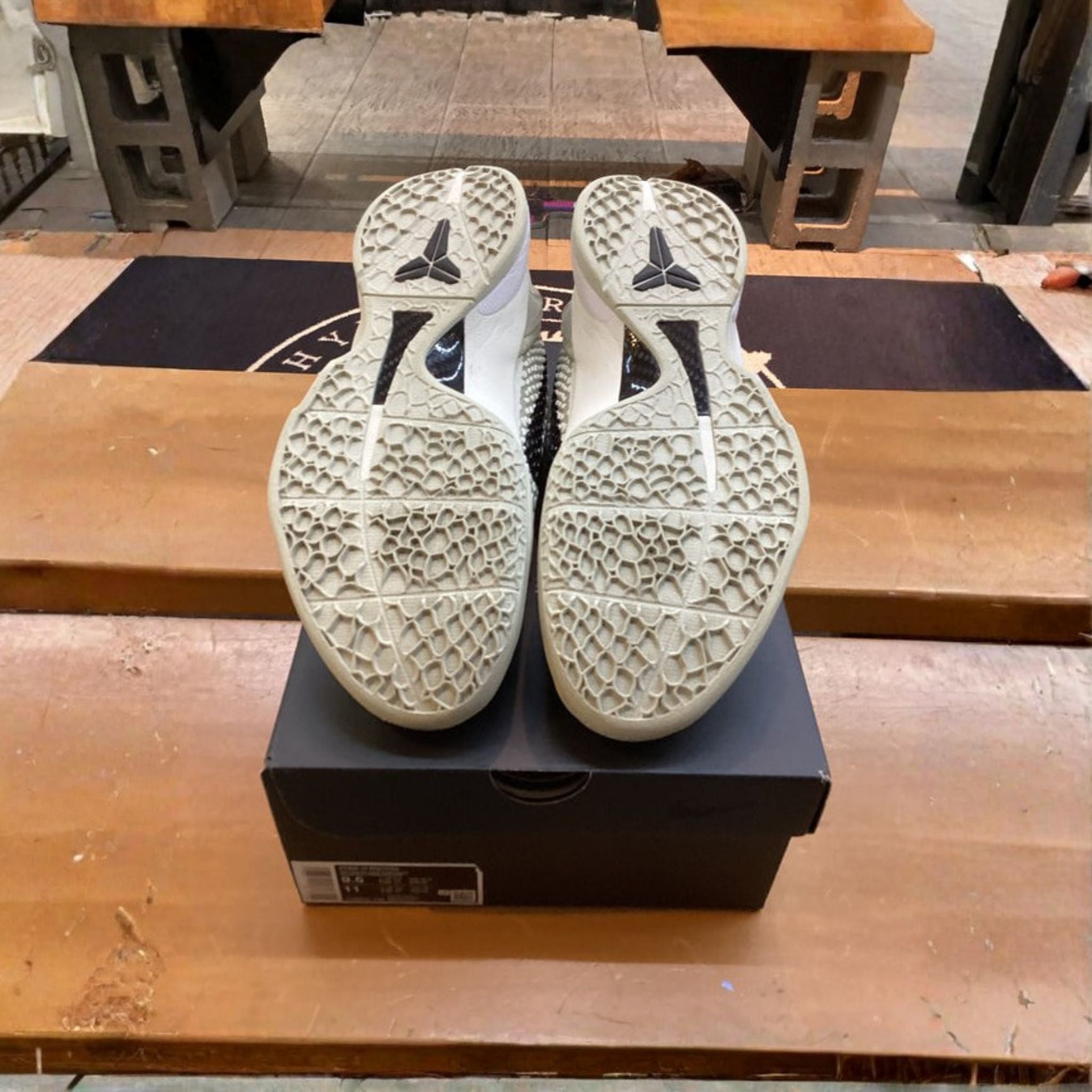 Kobe 6 Protro “ASW” Size 9.5 Preowned with box