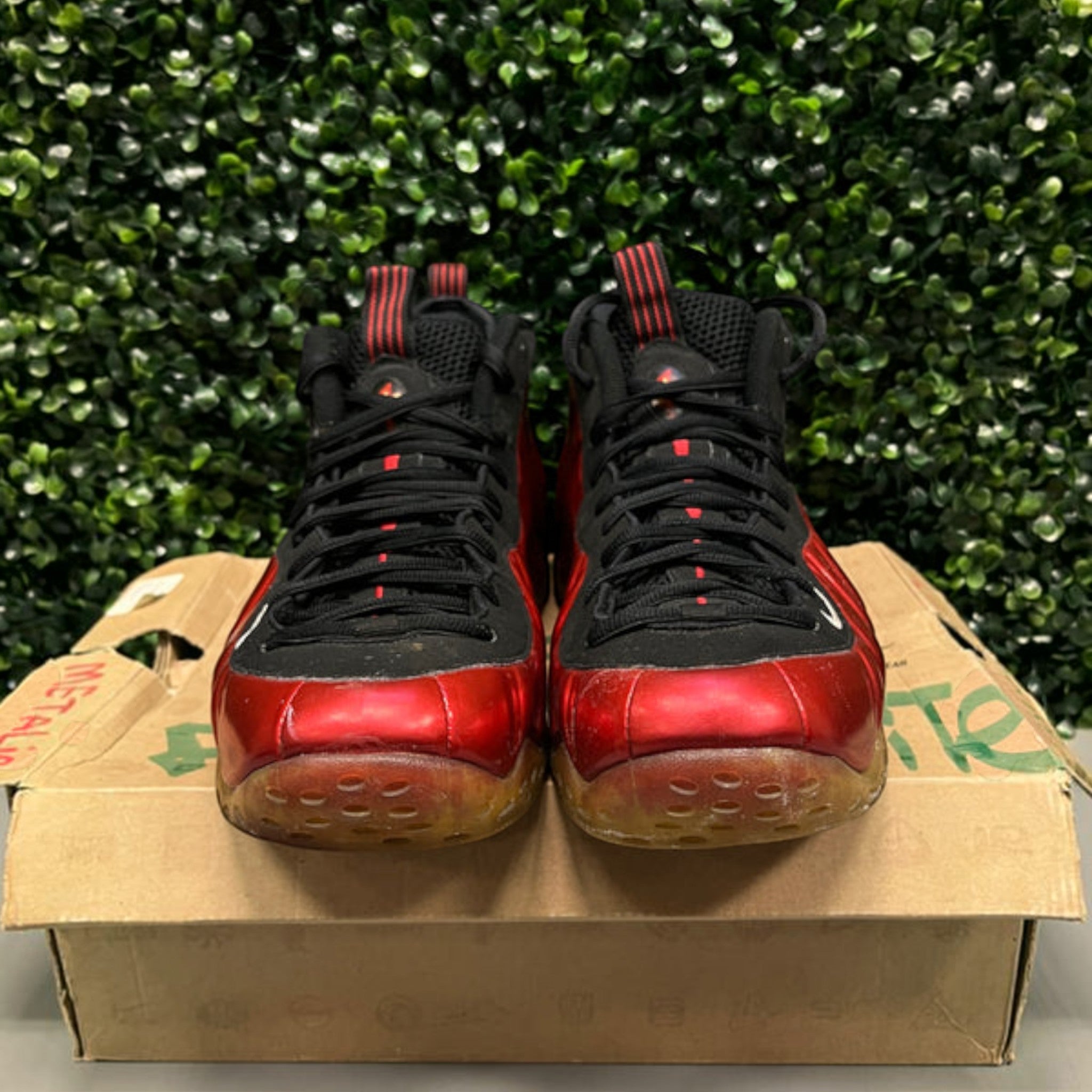 Nike Air Foamposite One "Red Metallic" Size 11.5 Preowned
