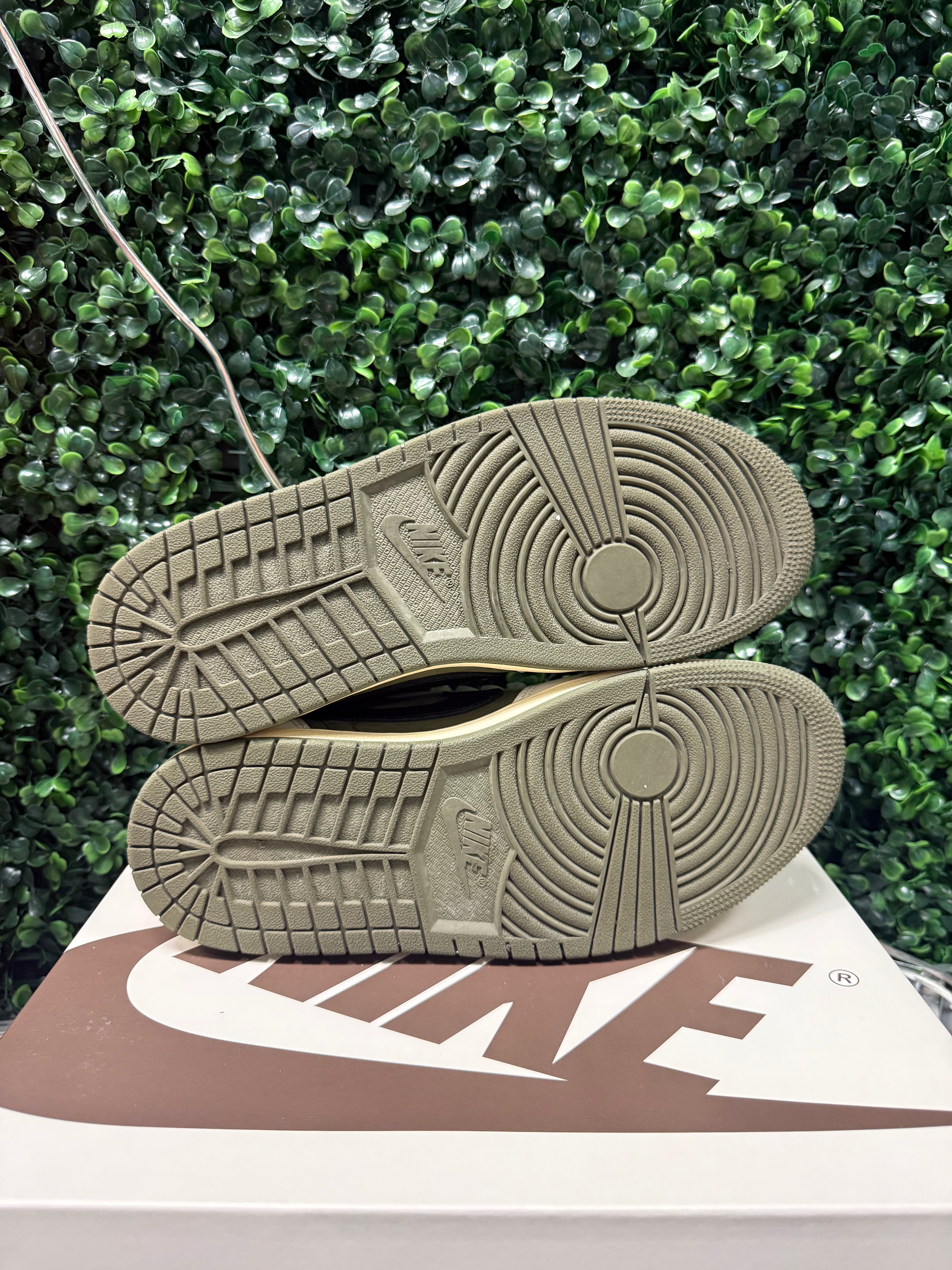 Jordan 1 Low X Travis Scott "Medium Olive" Size 7.5 Preowned