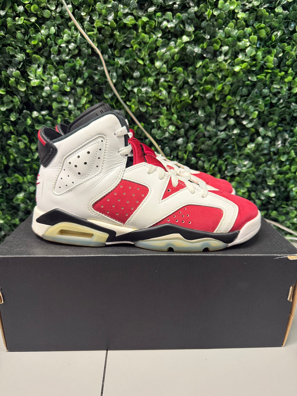 Jordan 6 "Carmine" Size 6Y / 7.5W Preowned