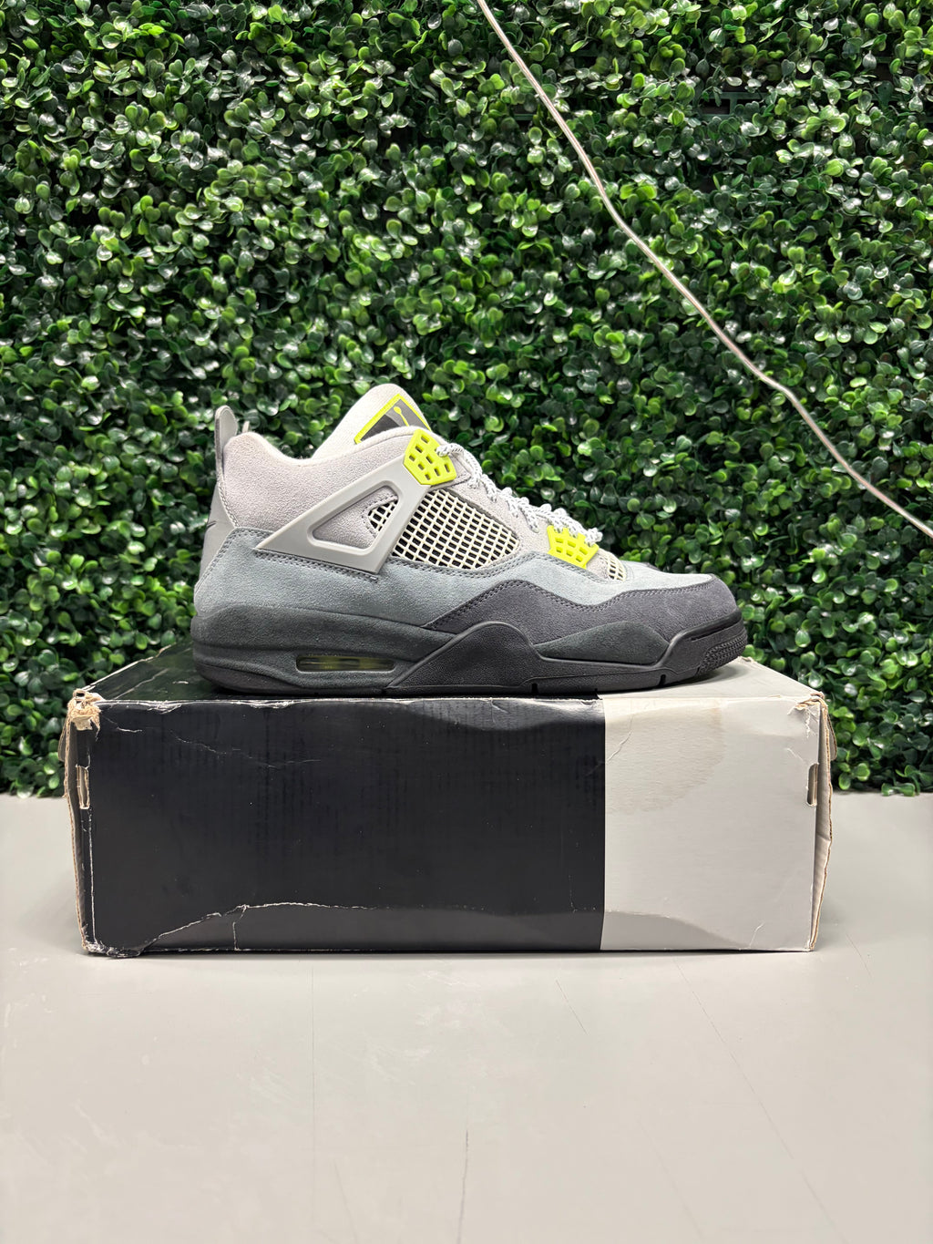 Jordan 4 "SE 95 Neon" Size 10 Preowned