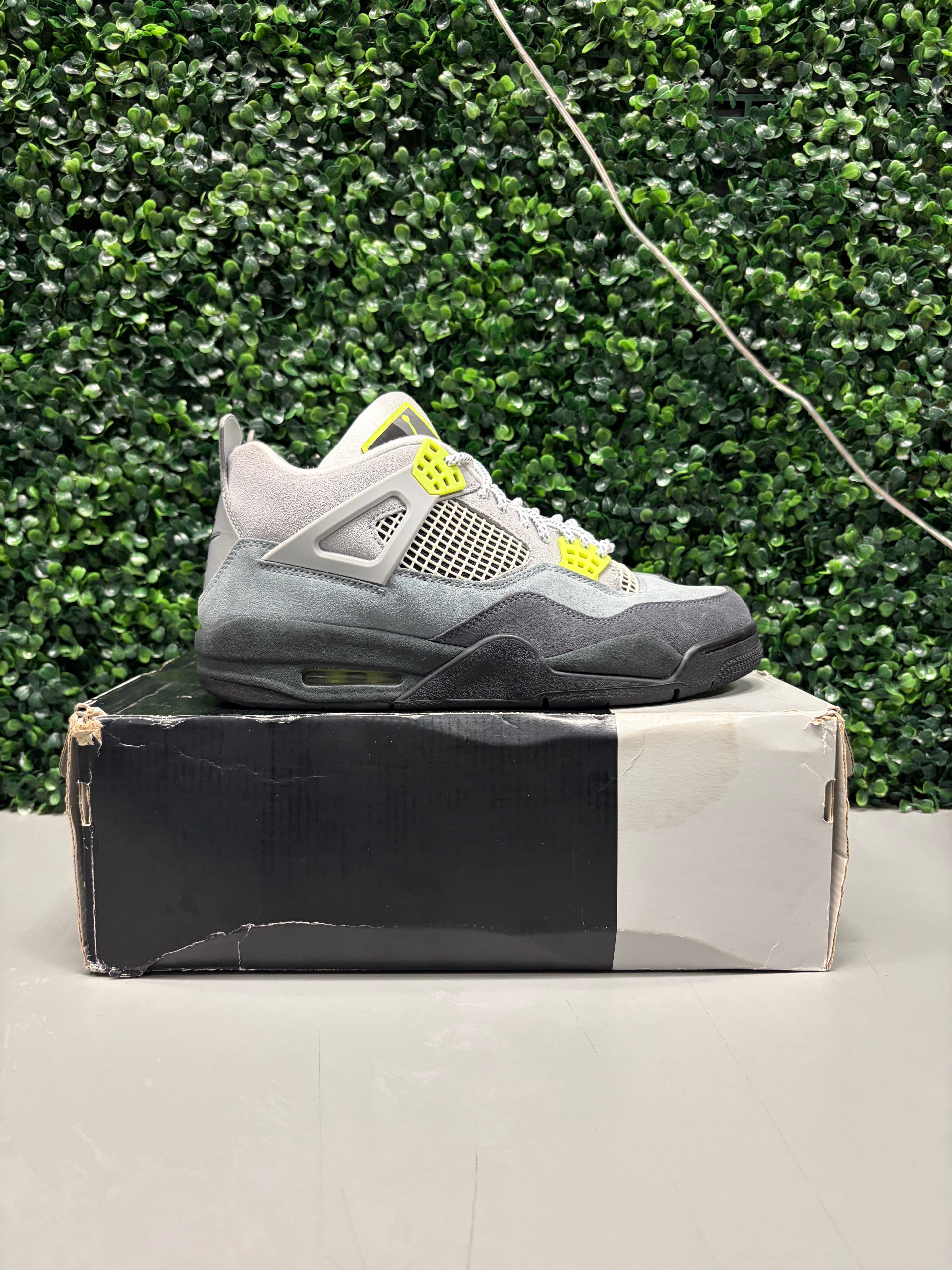 Jordan 4 "SE 95 Neon" Size 10 Preowned