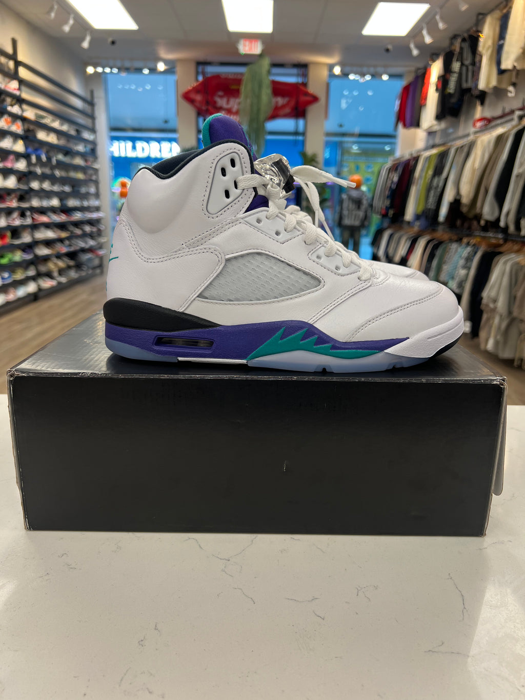 Jordan 5 Grape (2025) Size 8M preowned